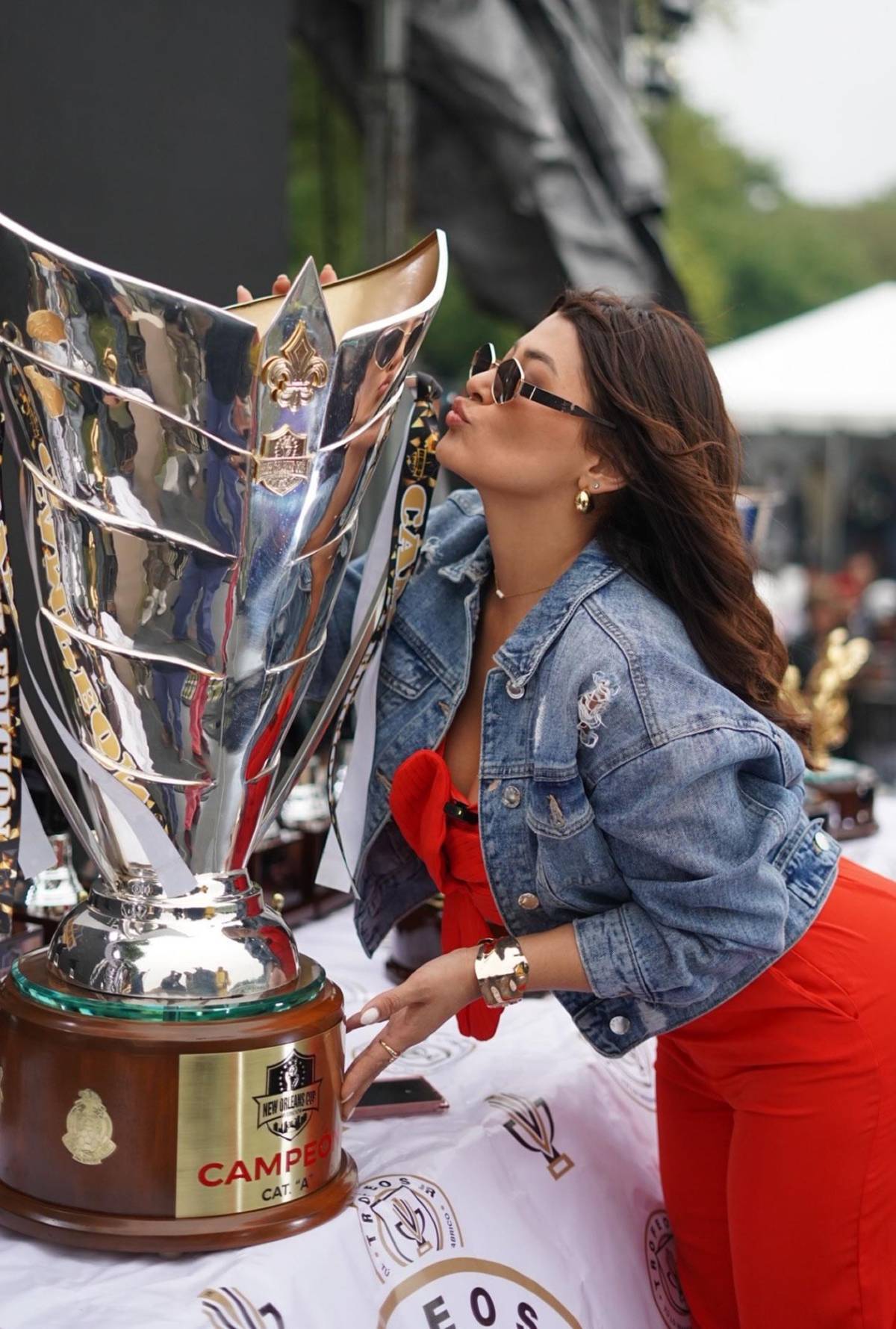 Milagro Flores roba suspiros en Estados Unidos: la presentadora y los exjugadores que asistieron a la New Orleans Cup