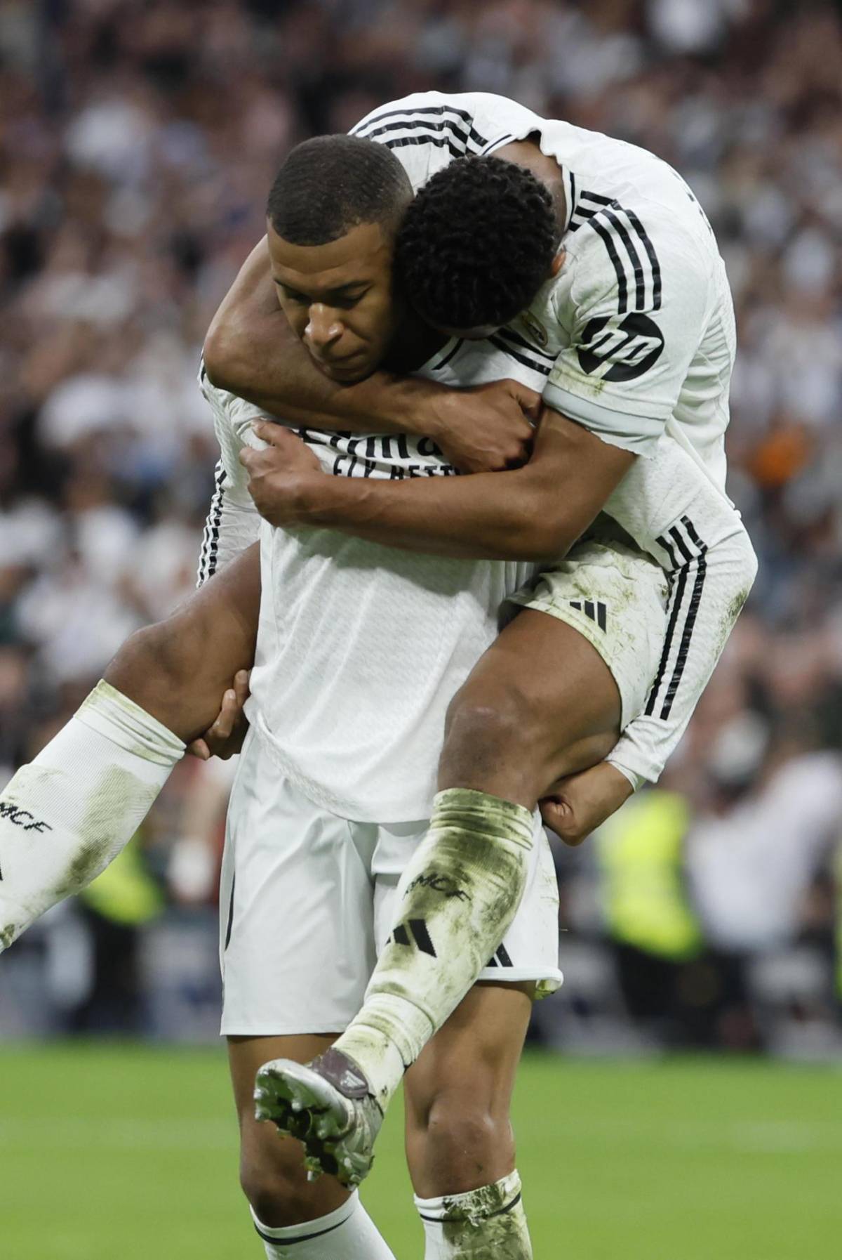 El árbitro y el VAR perdonaron al Real Madrid de una roja, los penales que no fueron sancionados y la noche mágica de Mbappé