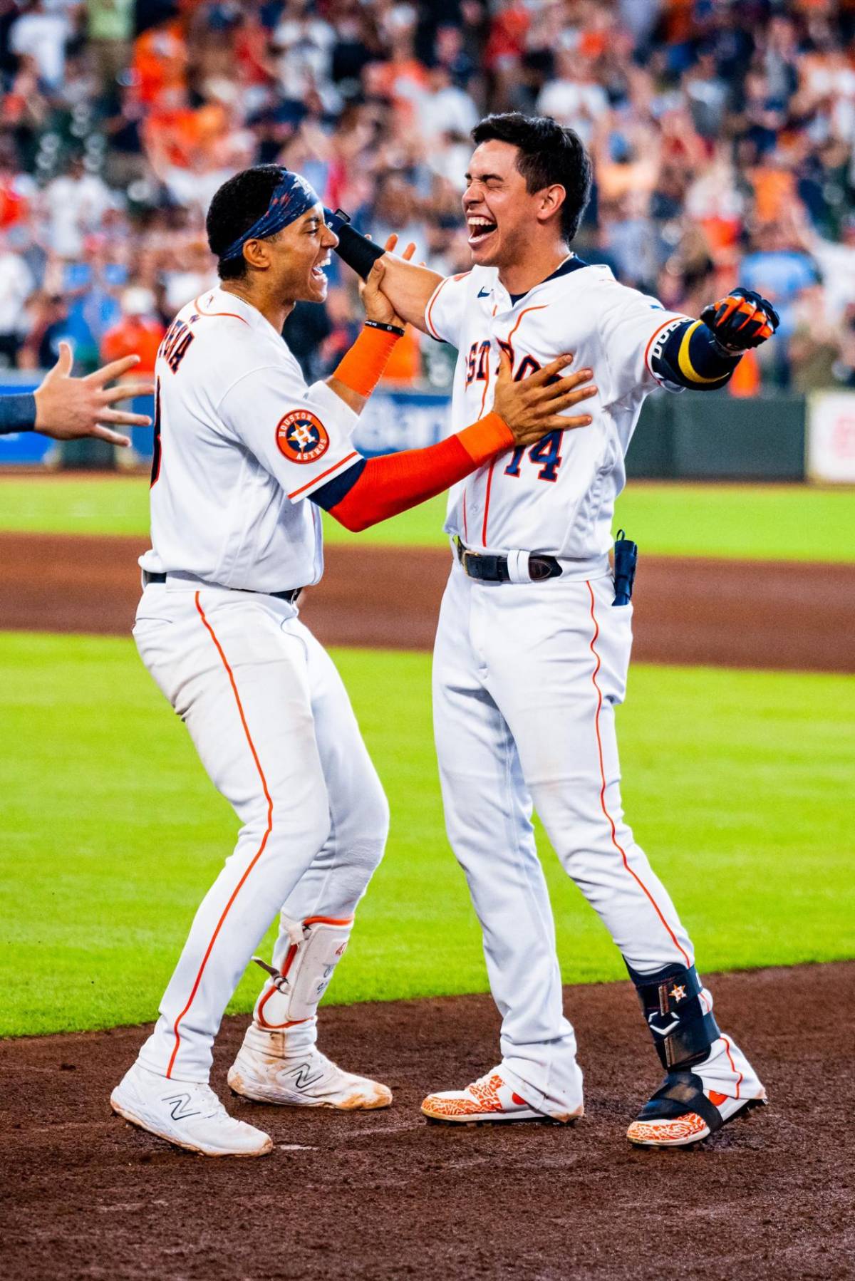 Mauricio Dubón desata la locura en Houston: el tremendo festejo de los Astros con el hondureño tras convertirse en figura