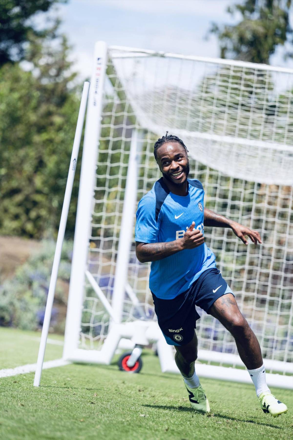 Los descartes de Hansi Flick, acuerdo del Barcelona con crack, bombazo de James y la inminente baja en Real Madrid