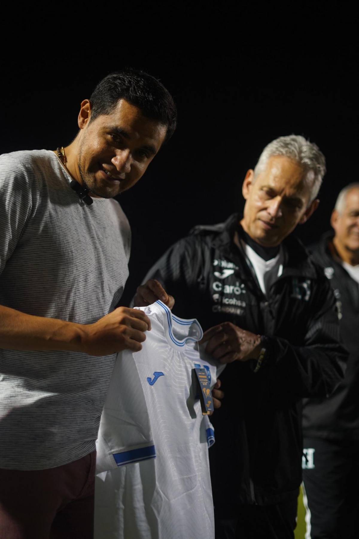 Selección de Honduras recibe visita de lujo previo al partido ante Jamaica por la Liga de Naciones de la Concacaf
