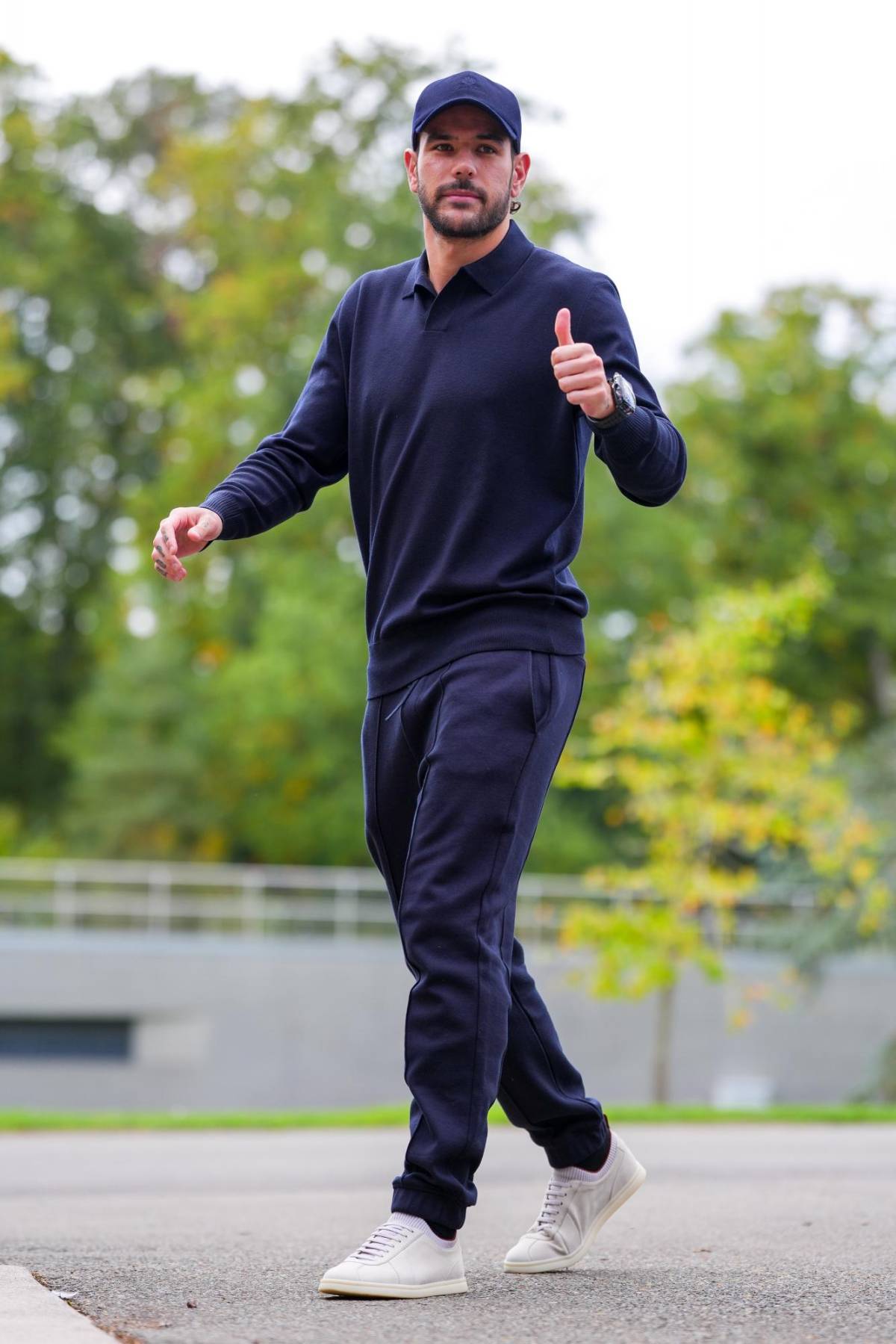 Camavinga superó a Koundé y agita las redes: así llegaron los jugadores de Francia y el look de Mbappé
