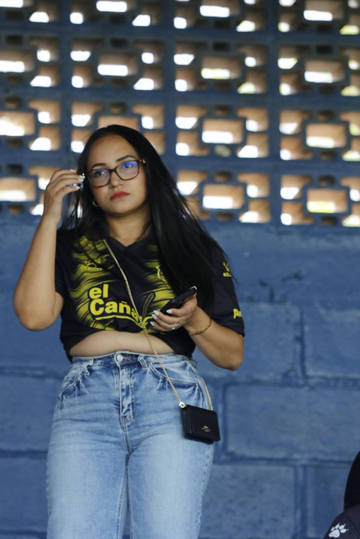 ¿Por qué tan solitas? Las bellas motagüenses que enamoraron, la periodista en cancha y la chelita bella en gradas