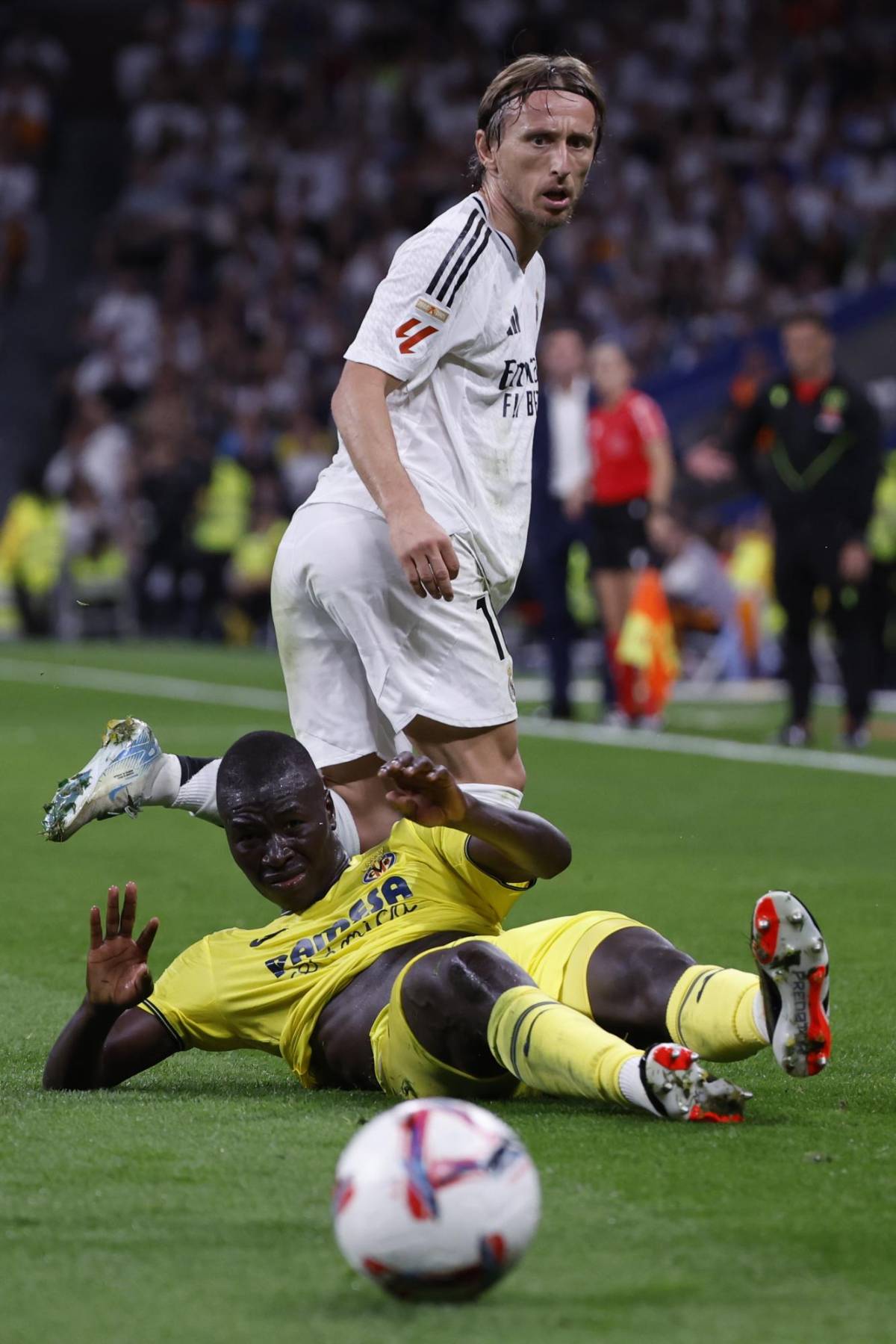 Real Madrid recibió visitas especiales en el Bernabéu; desesperación y dolor por lesión de Carvajal ¿Qué le pasó a Vinicius?