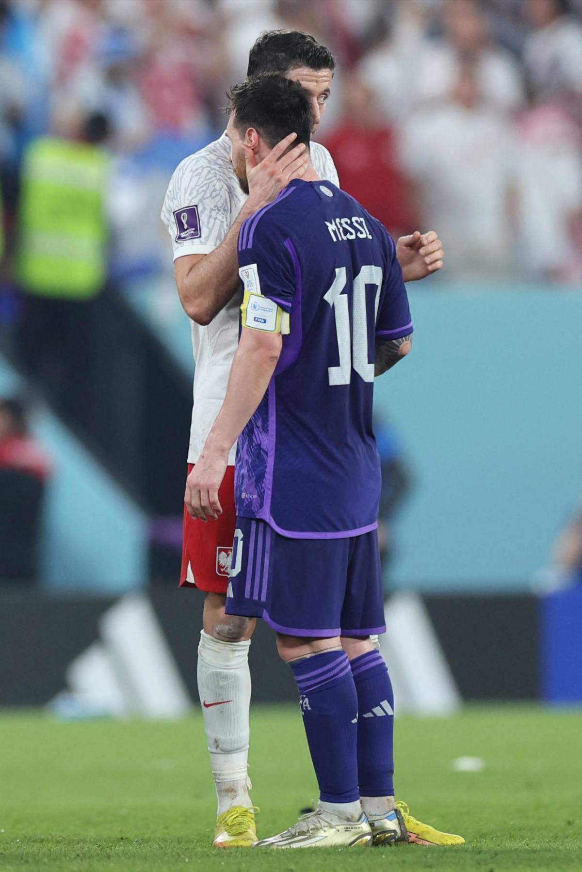 No se vio por TV: Hijos de Messi y sus relajos en el palco, el enojo de Antonela y el amigo de Maradona