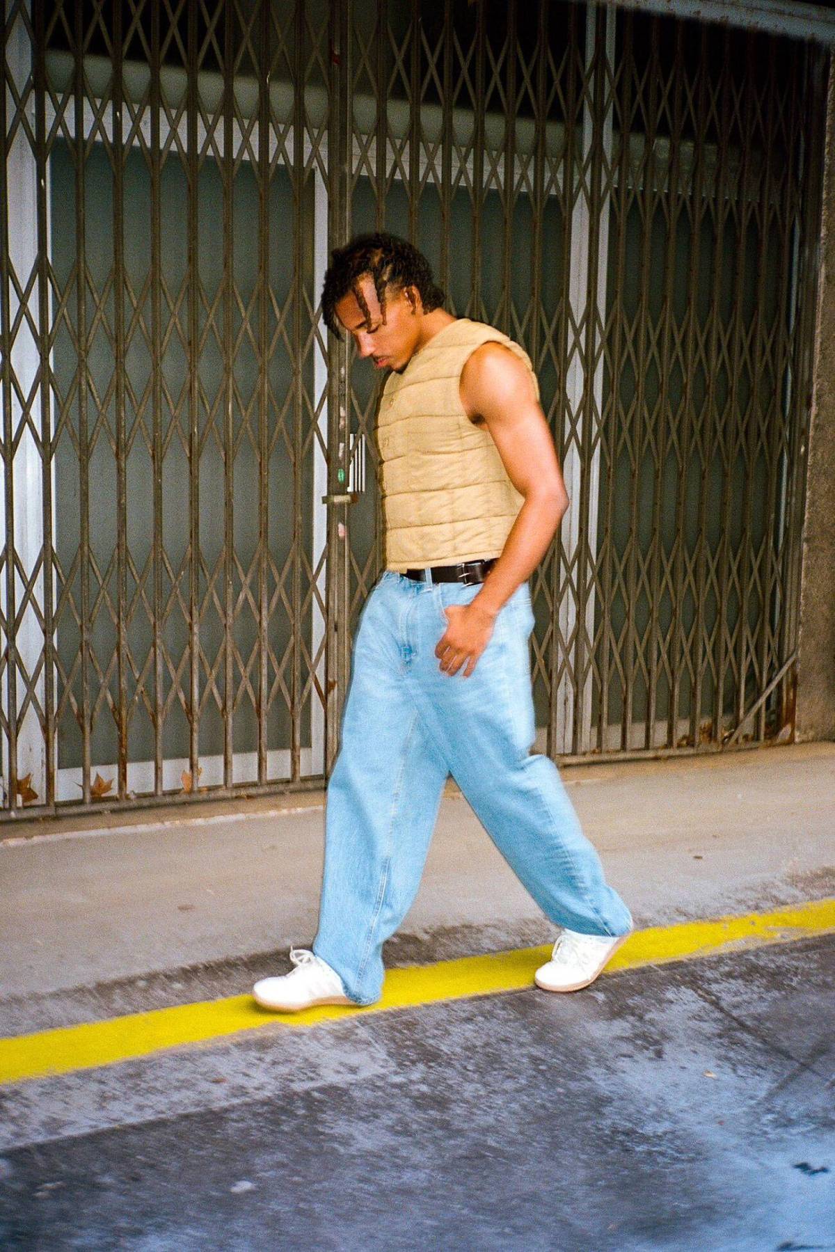 Koundé llegó con una falda a la concentración de Francia: “Me encanta buscarme a mí mismo”