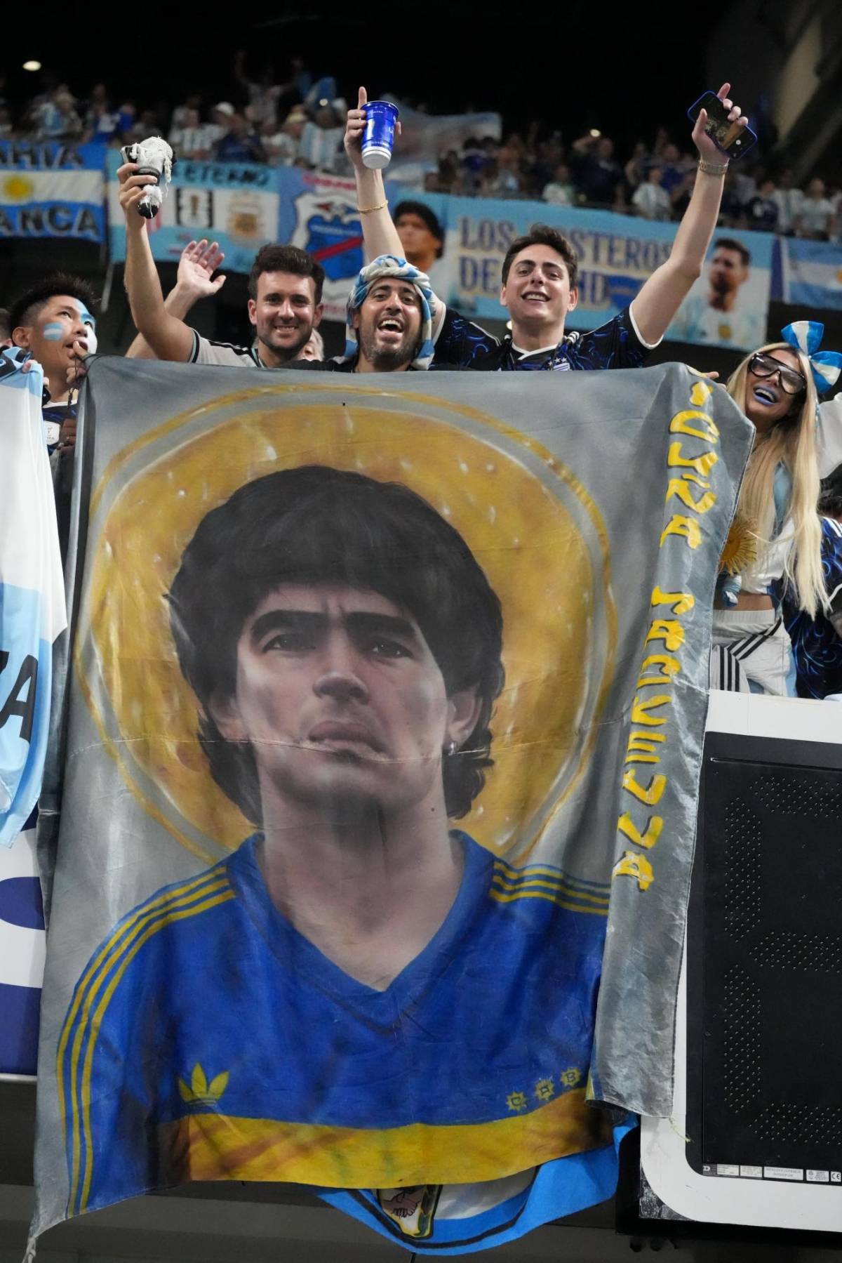 Ingleses y argentinos viven una guerra futbolística recordando la batalla del 86