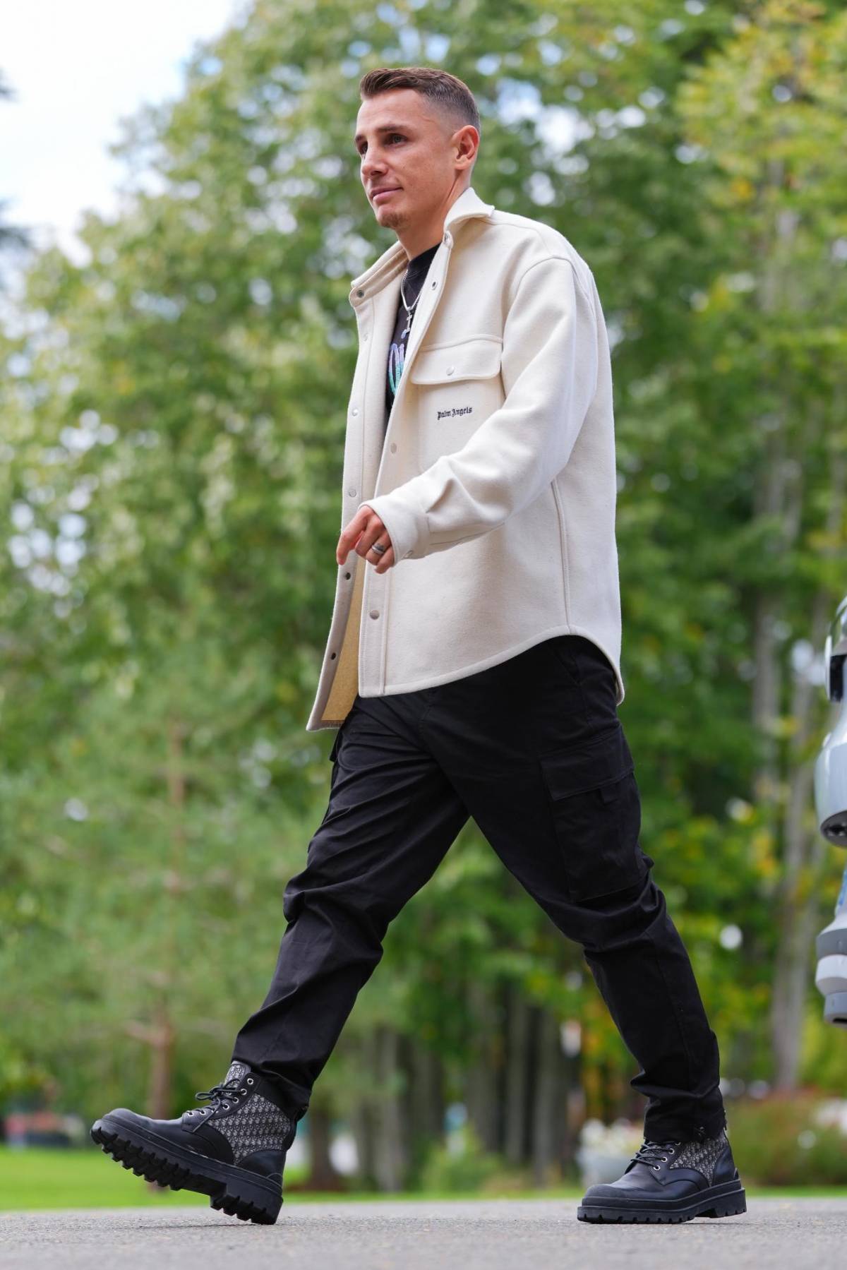 Camavinga superó a Koundé y agita las redes: así llegaron los jugadores de Francia y el look de Mbappé