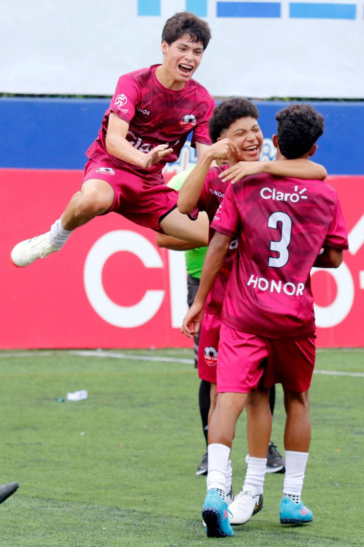 Super Liga Claro 2024: pasión por el fútbol, muchos goles y alegría total