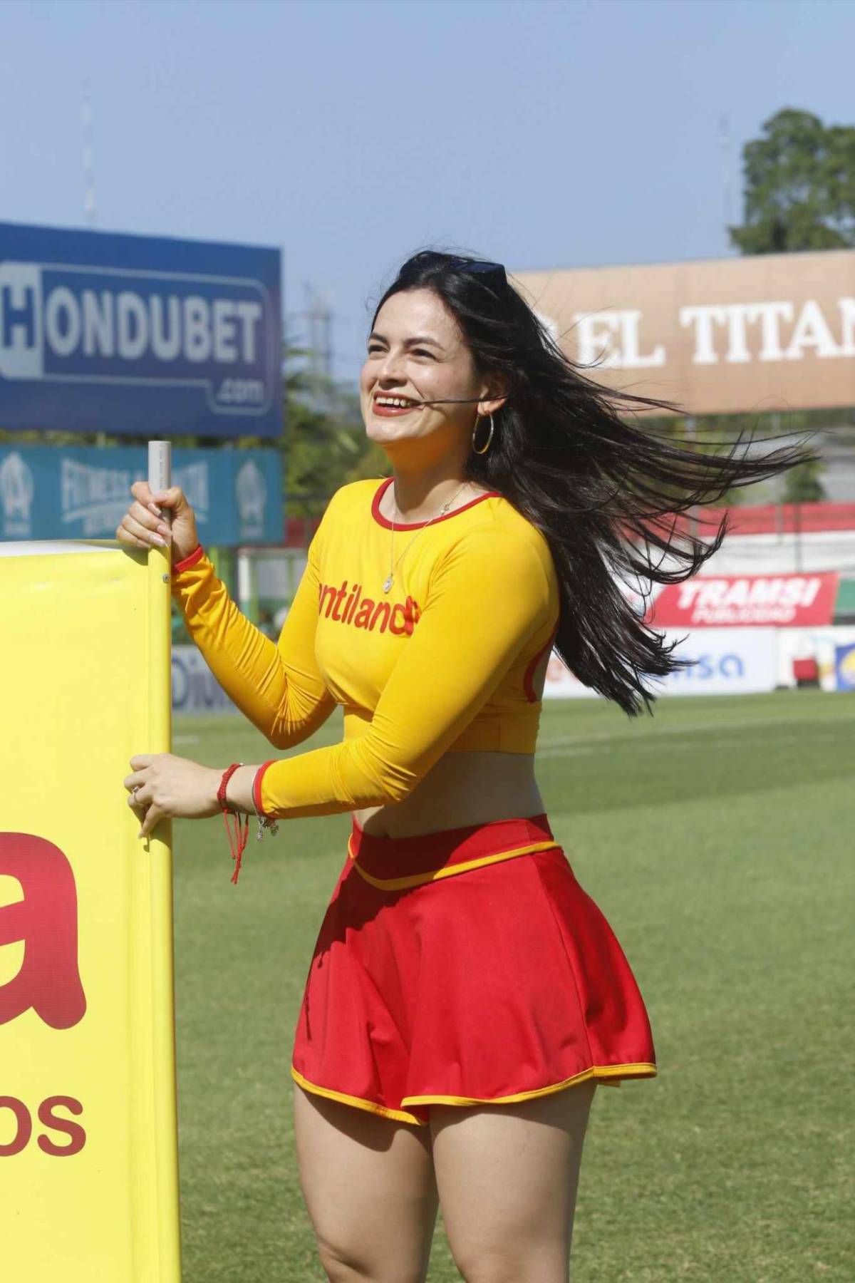 La cachetada de Anangonó a Vega y todo lo que sucedió; Keosseián discutió con aficionado y un bombero se robó el show