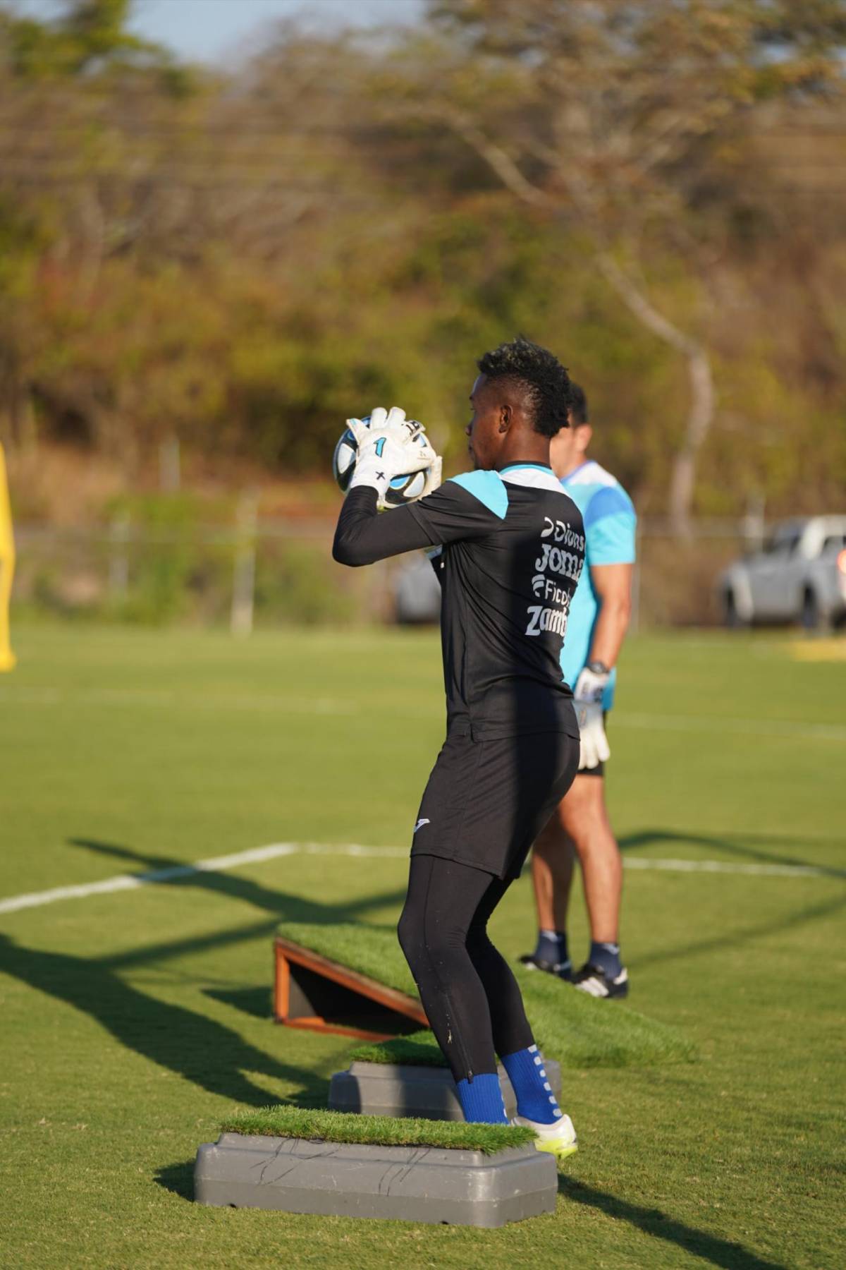 Así fue el segundo día de trabajo de la Selección de Honduras: El jugador que se incorporó y entrenaron a puerta cerrada