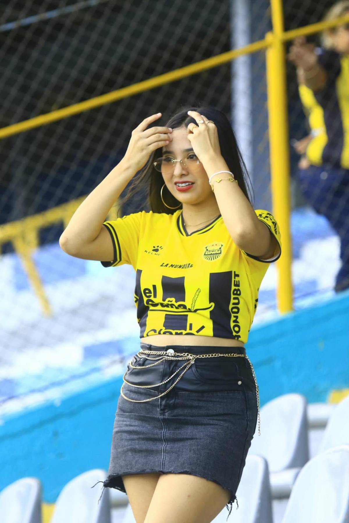 ¿Entró la barra del Olimpia? Infiltrados, Platense llevó bellezas a las gradas y así se quitó la ansiedad Chirinos