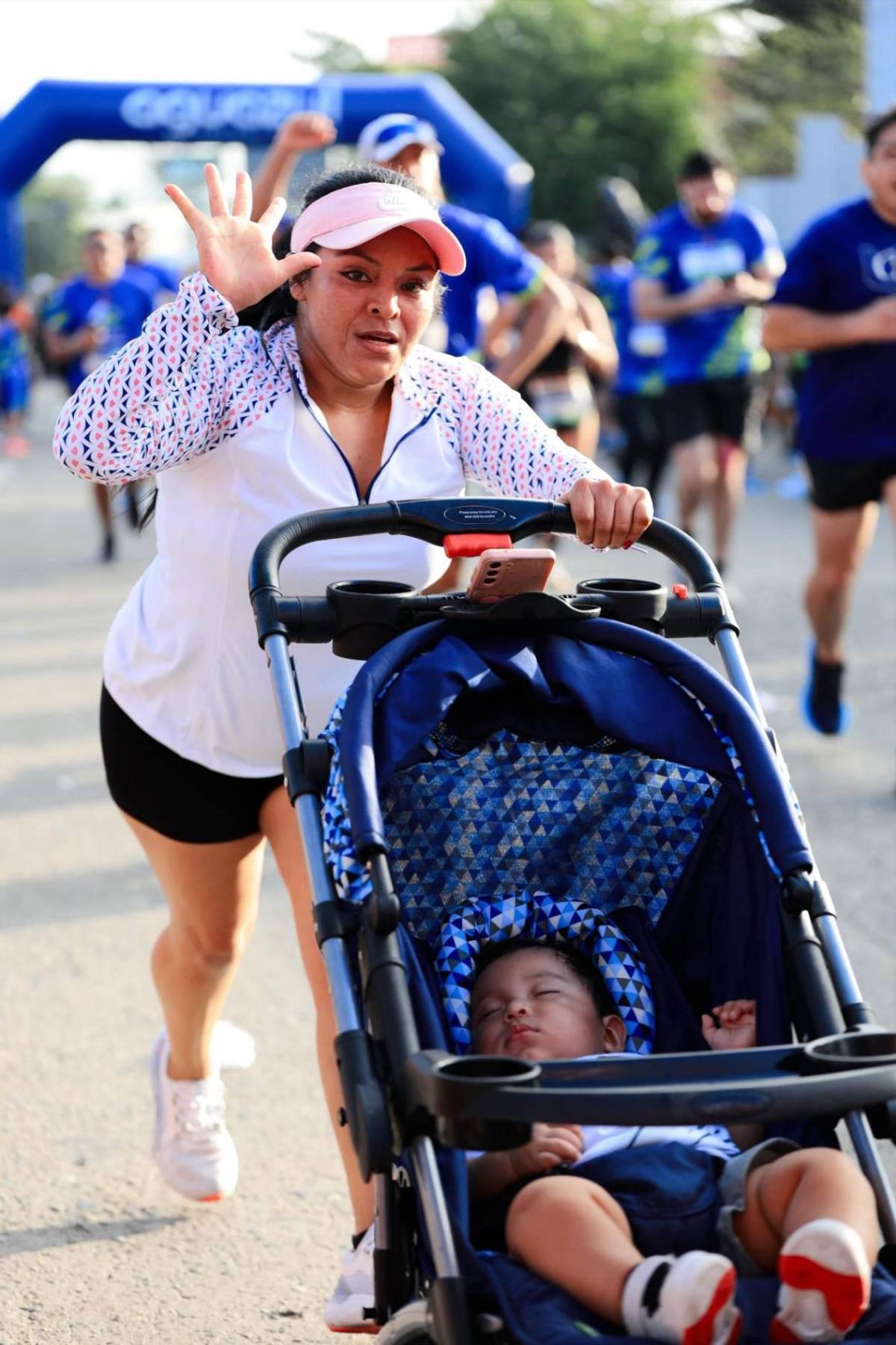 Bellas chicas, exfutbolistas presentes, Shin Fujiyama y curiosos carteles: las mejores fotos de la Maratón La Prensa