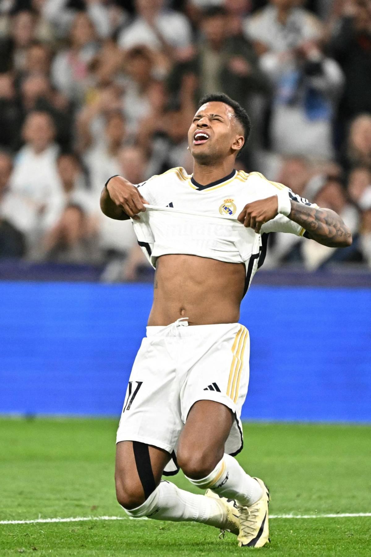 Real Madrid - City: Guardiola explota en el Bernabéu, el extraño gesto de Ancelotti y el cruce de Vinicius con rival