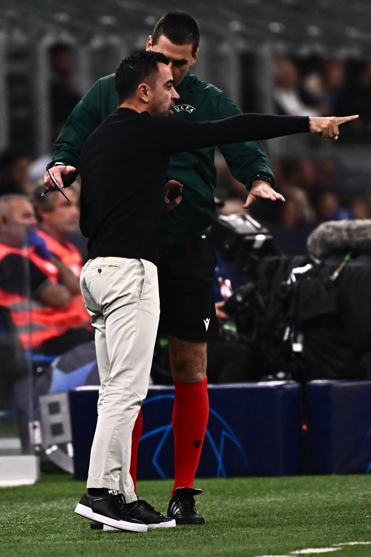 No se vio por TV: El berrinche de Xavi, el ex Barcelona que volvió a anotar en Champions y ¿quiénes son las asiáticas?