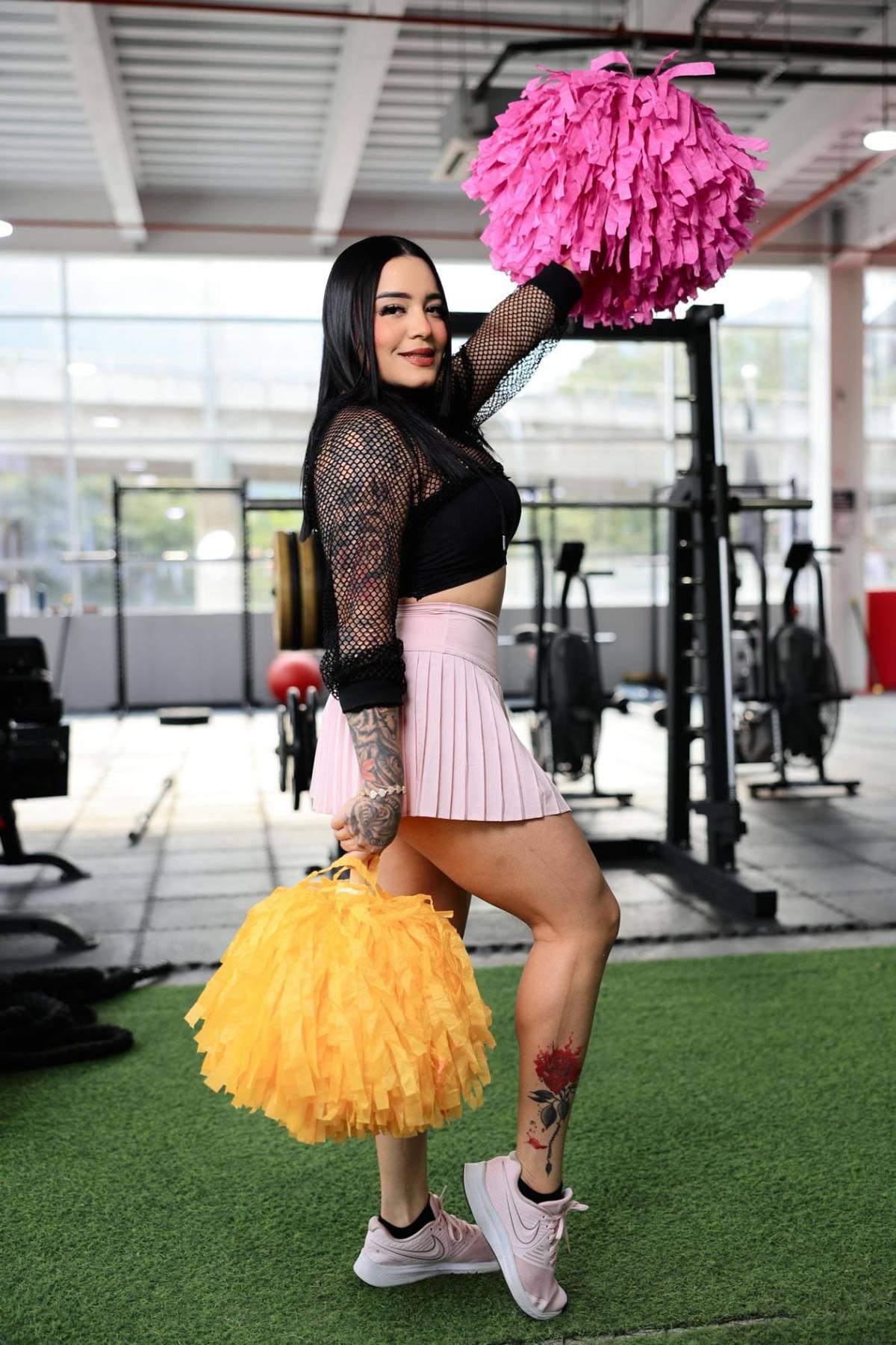 ¡Derroche de hermosura! Así se preparan las bellas pomponeras para el partido de tiktokers entre Honduras y El Salvador