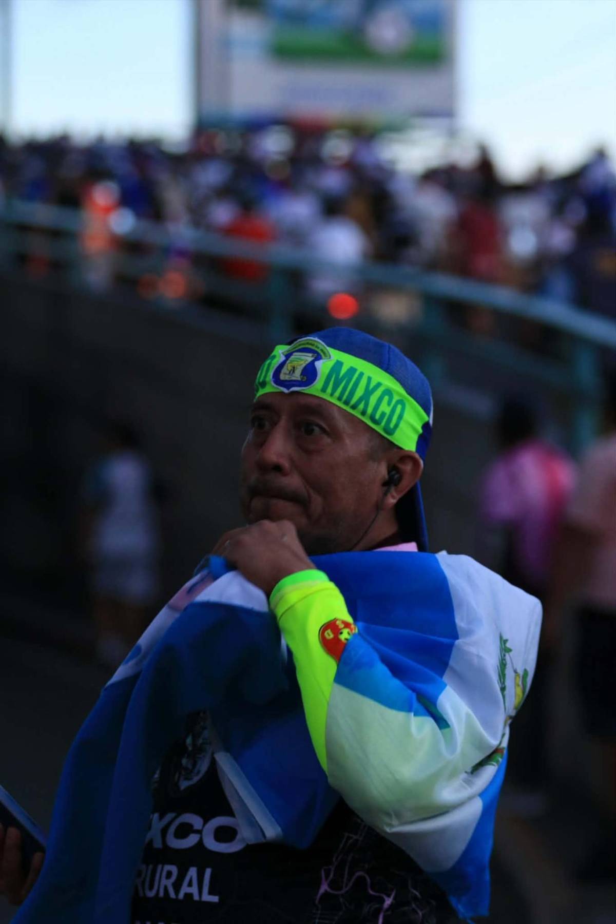 ¿Quién era la bella dama de blanco? Mixco sorprende con trajes y la Ultra se roba el show