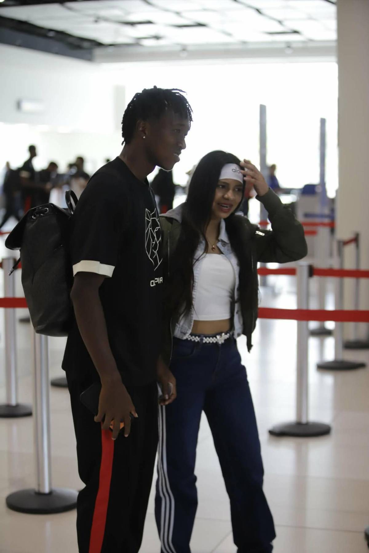 Menjívar y Edwin fueron sorprendidos y fan robó suspiros: Olimpia voló a Panamá