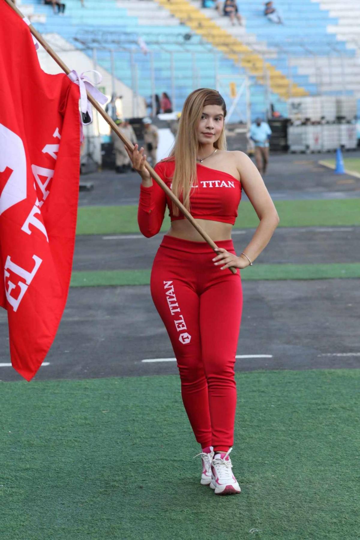 ¡Las azulitas son bellas! Hermosas aficionadas del Motagua enamoraron en el juego vs Real España, ¿quién es la rubia?