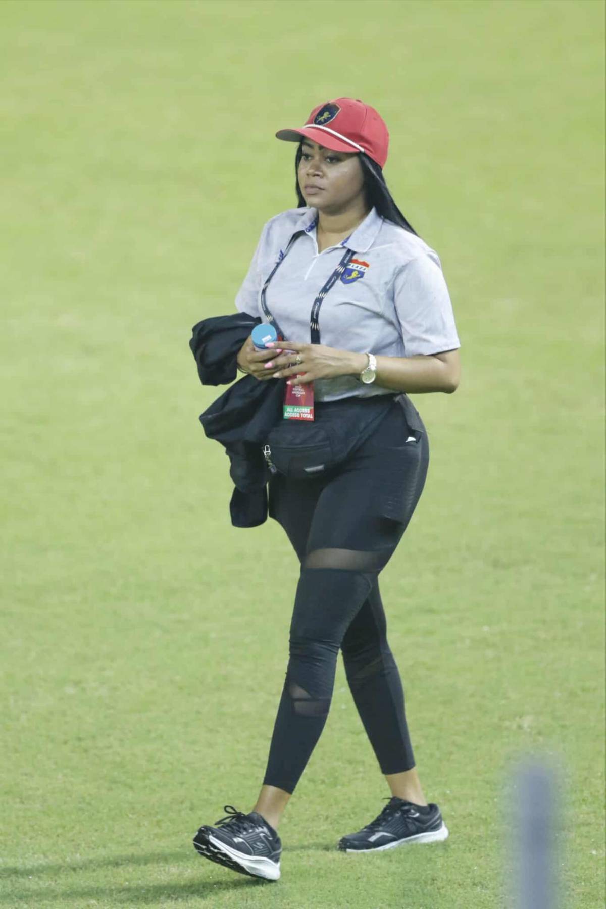 Atajadón de Buba López, pero Plaza Amador silencia el Morazán: la tristeza de Real España y belleza en las gradas