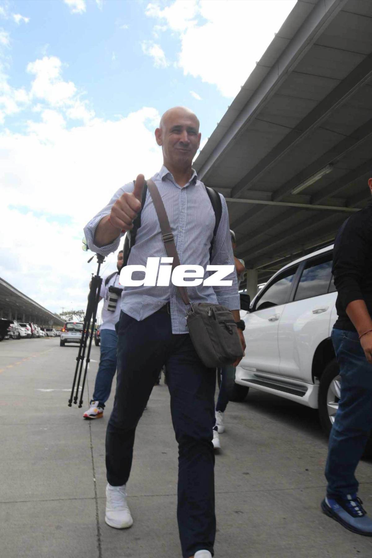 ¿Qué significa el amuleto en su mano?: así fue la llegada de Eduardo Espinel, nuevo técnico de Olimpia