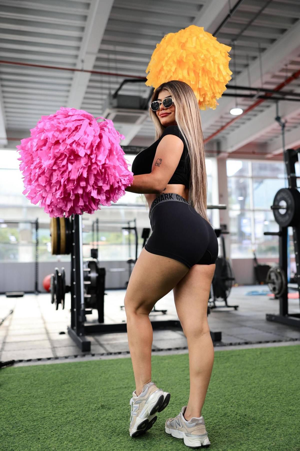 ¡Derroche de hermosura! Así se preparan las bellas pomponeras para el partido de tiktokers entre Honduras y El Salvador