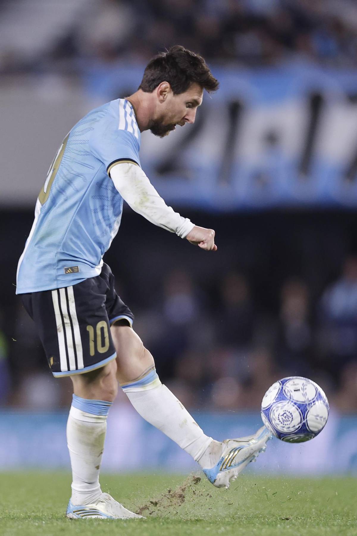 Adiós Messi: Scaloni se quiebra, las lágrimas de Leo y el regalo que le dio el árbitro