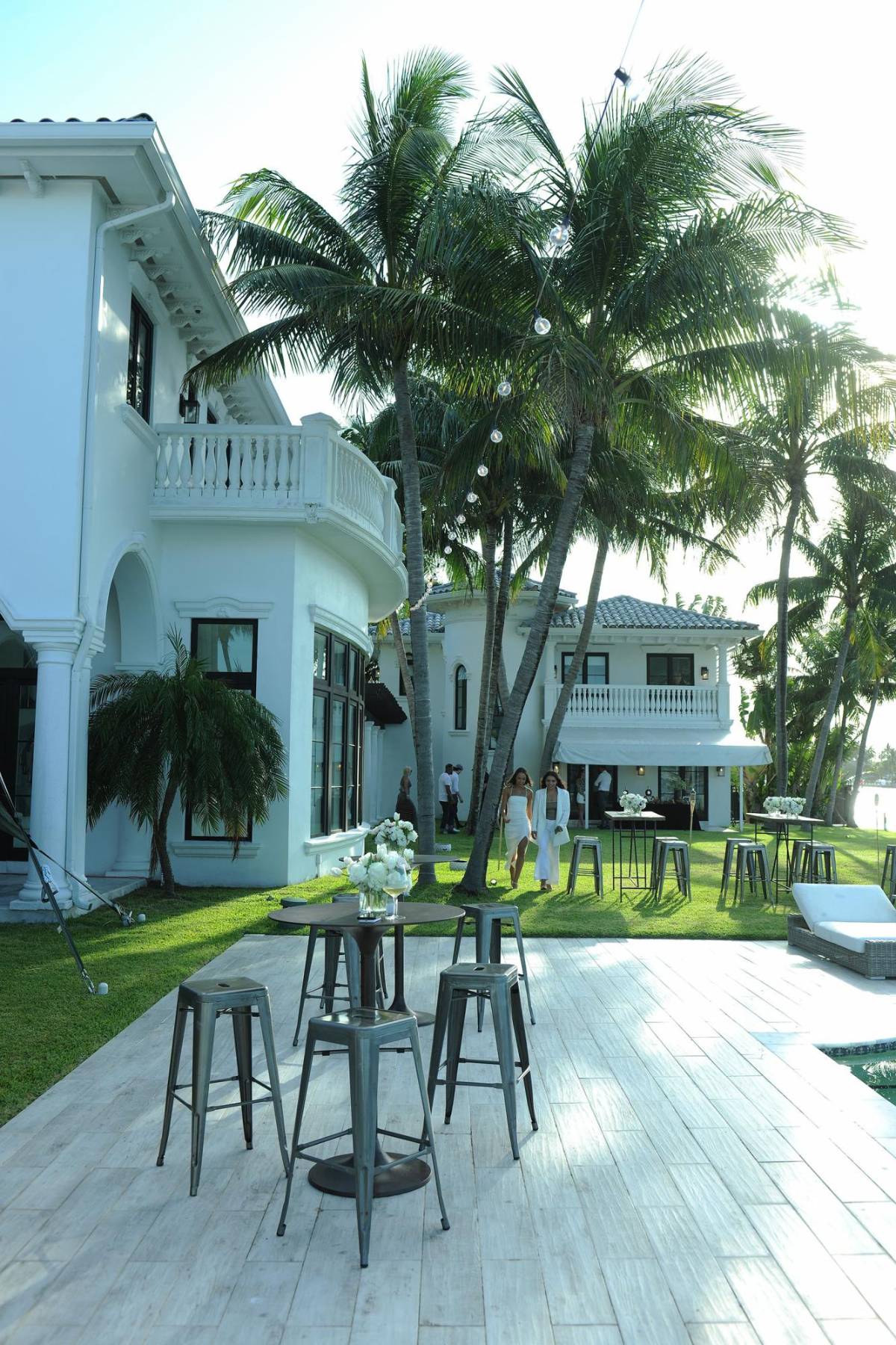 Así celebró el “Kun” Agüero sus 34 años: Se compró una mansión de $15 millones en Miami y su novia deslumbró