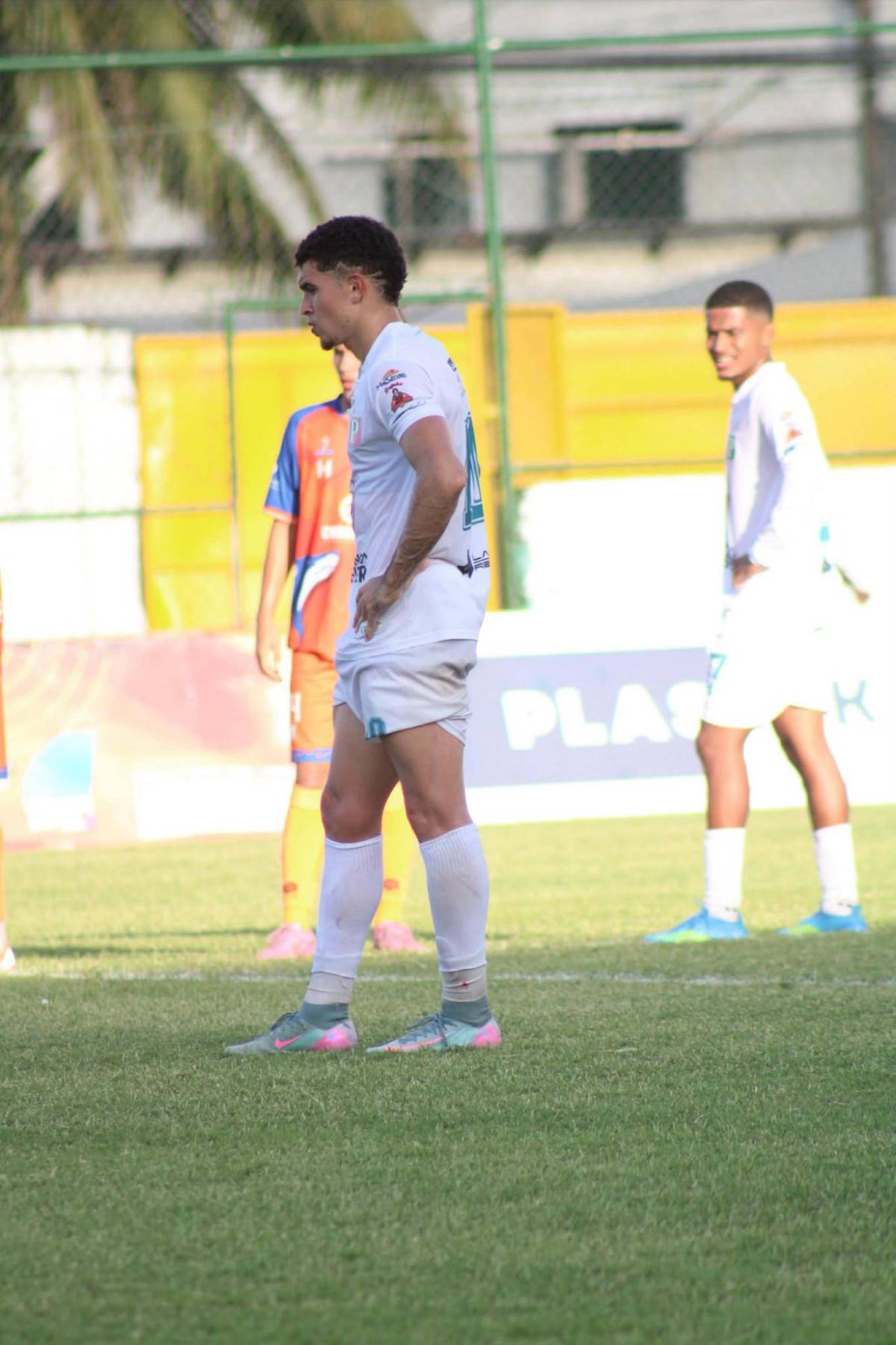 Las dos polémicas del FVS en Puerto Cortés, la 'selfie' del triunfo de Motagua y así de desolado lucía el estadio Nacional