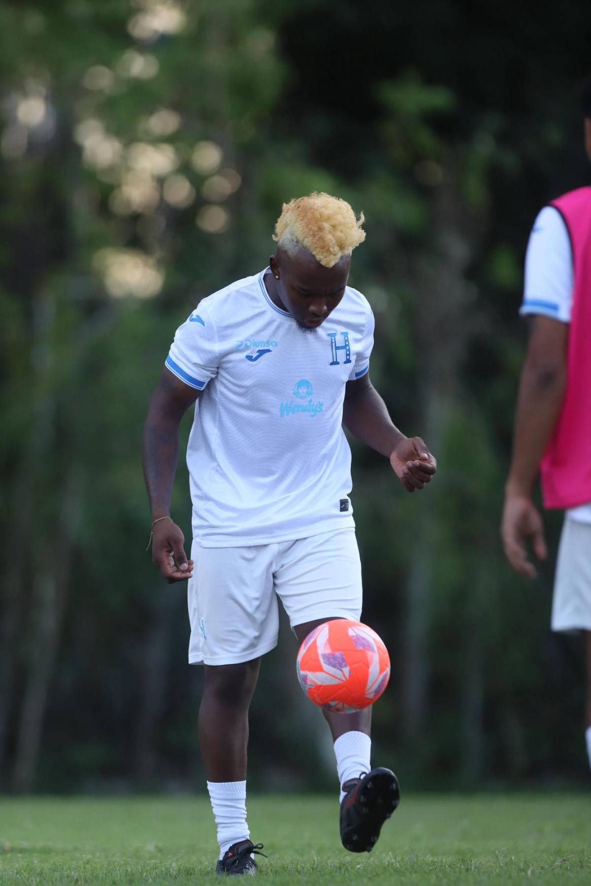 Brayan La Playa es baja y exfutbolista lo sustituirá en la 'H' tiktokera, loco look y el que probó el césped del Olímpico