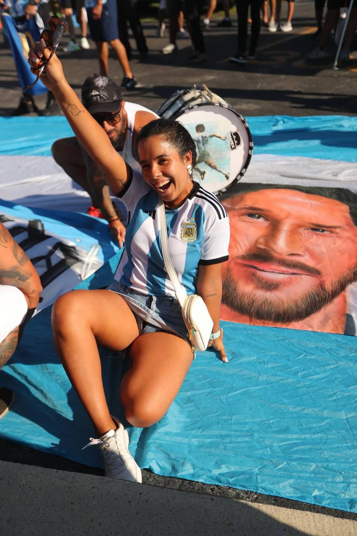 ¡Un espectáculo! La deslumbrante pasarela en el Argentina-Honduras: derroche de belleza en el Hard Rock de Miami