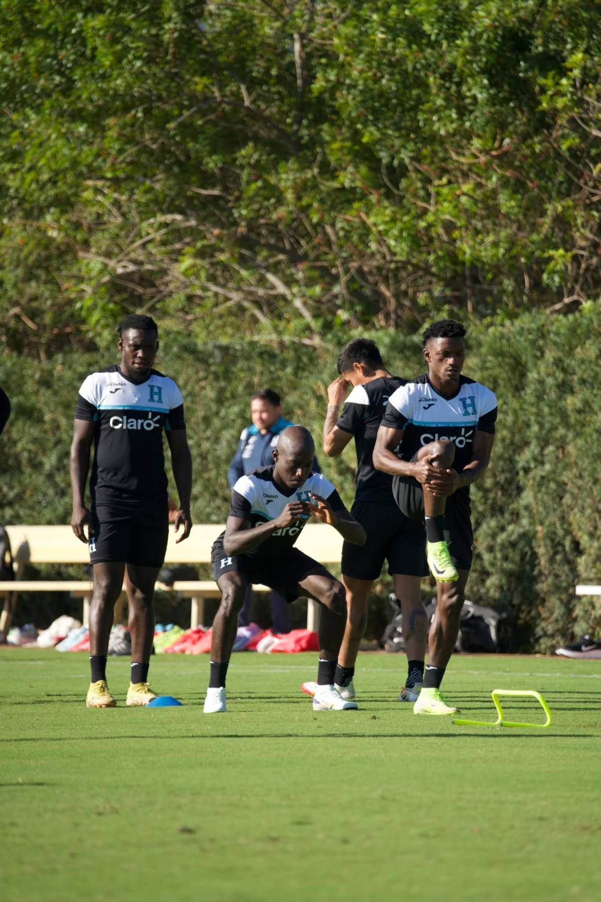Un rapado, el colocho que sorprendió y la patada de Edrick: Así fue el entrenamiento de la Selección de Honduras