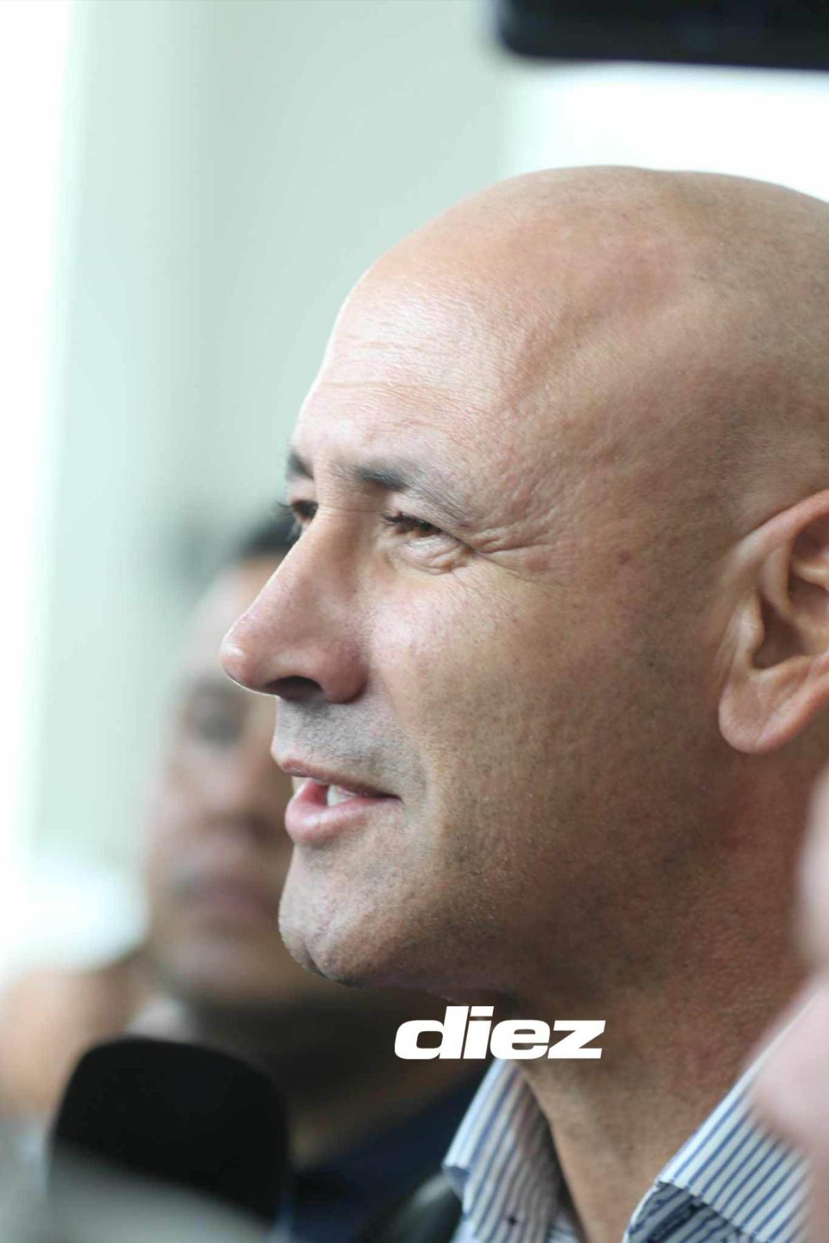 ¿Qué significa el amuleto en su mano?: así fue la llegada de Eduardo Espinel, nuevo técnico de Olimpia