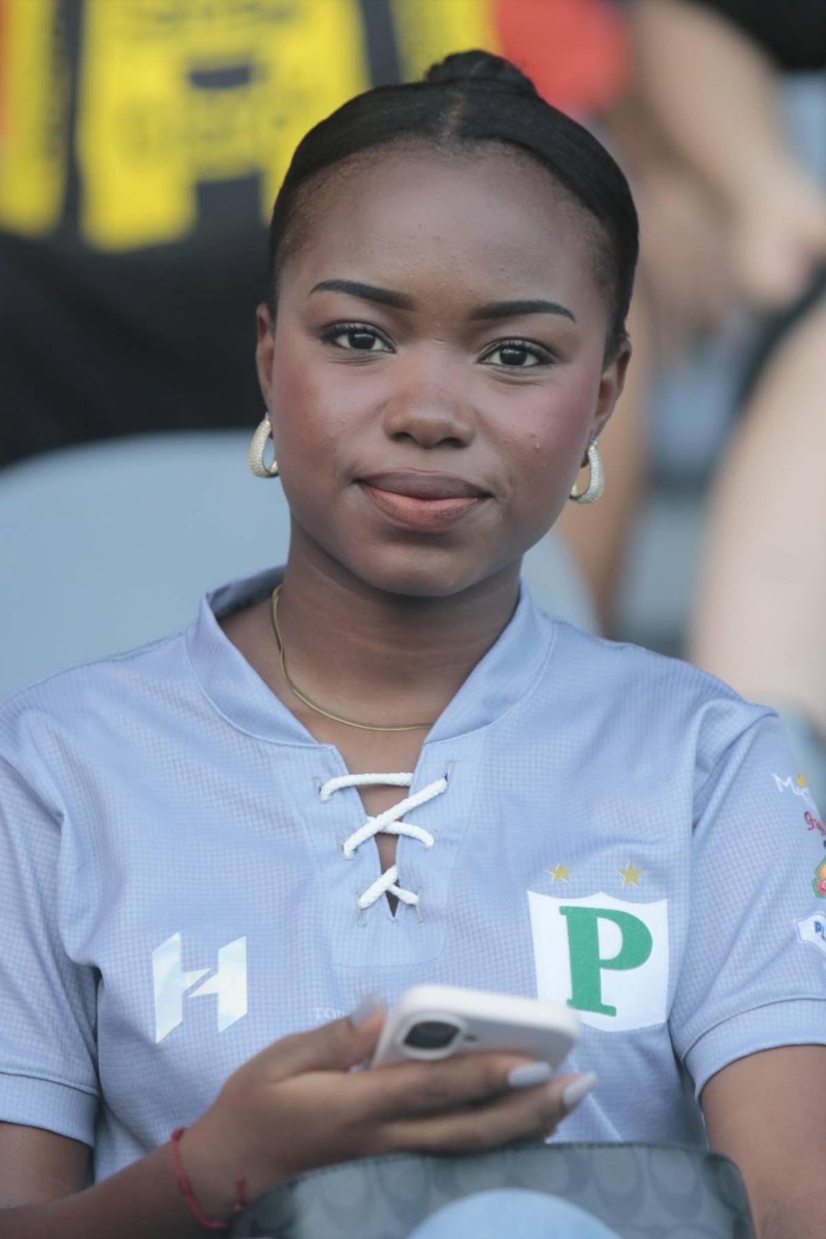 ¿Entró la barra del Olimpia? Infiltrados, Platense llevó bellezas a las gradas y así se quitó la ansiedad Chirinos