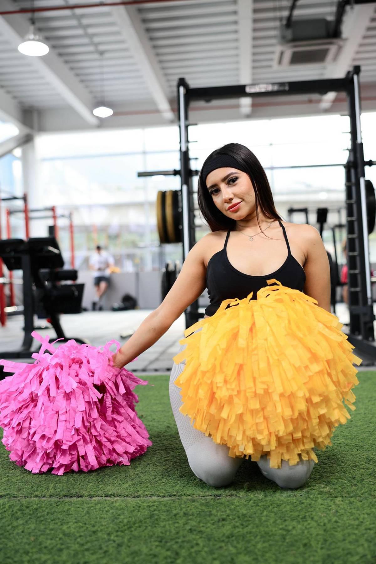 ¡Derroche de hermosura! Así se preparan las bellas pomponeras para el partido de tiktokers entre Honduras y El Salvador