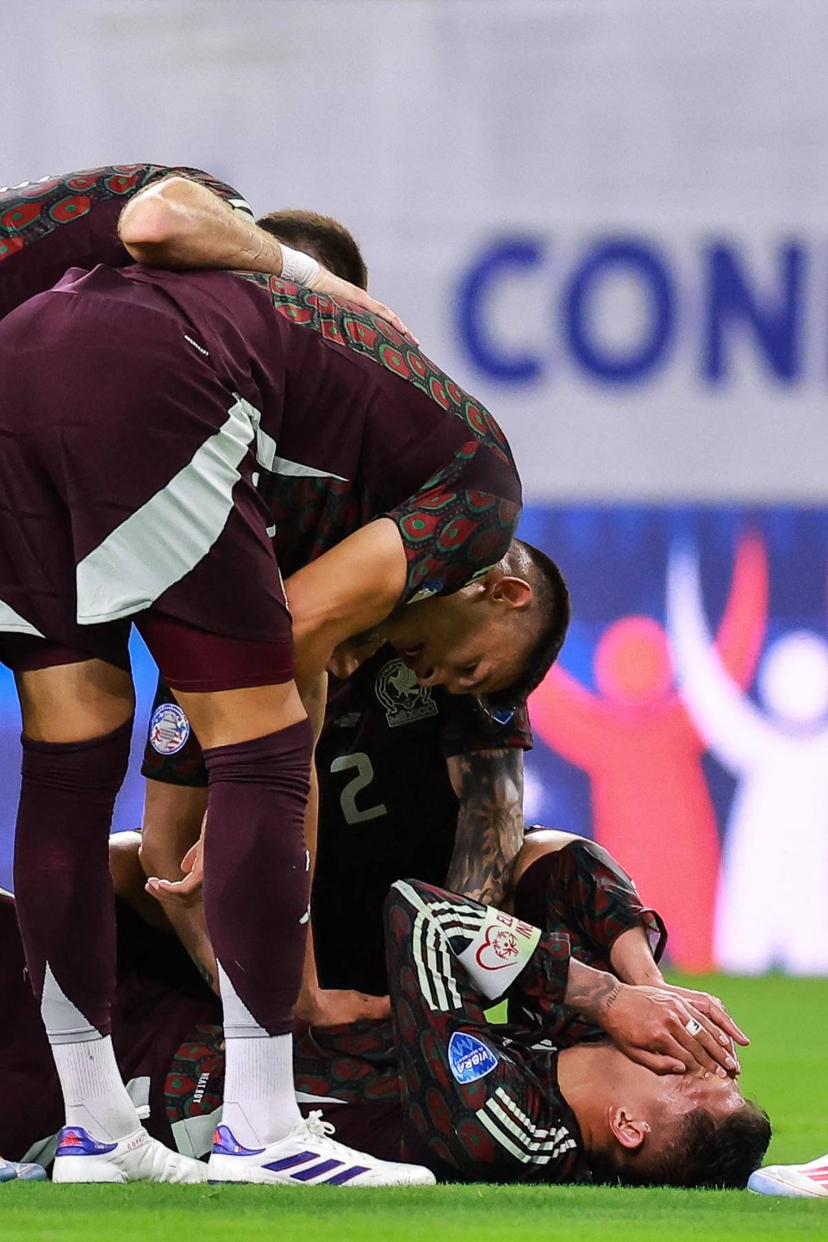 Sufrió fuerte lesión y llorando dijo ‘adiós’ a la Copa América; el VAR ayudó a México y el extraño detalle del que nadie se percató