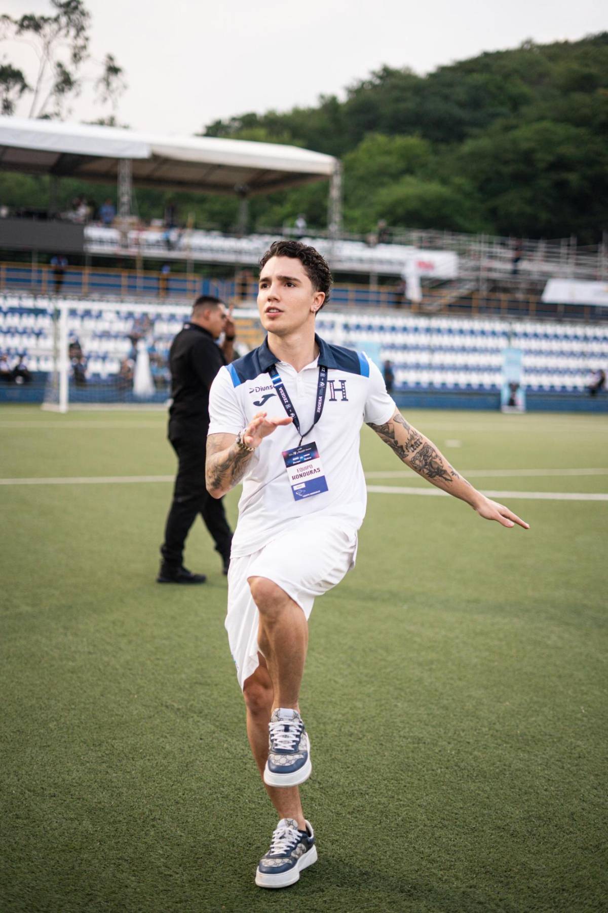 La pelea de Supremo, Joao deslumbra con baile sexy y el flow de tiktoker previo al Honduras-Nicaragua en Managua