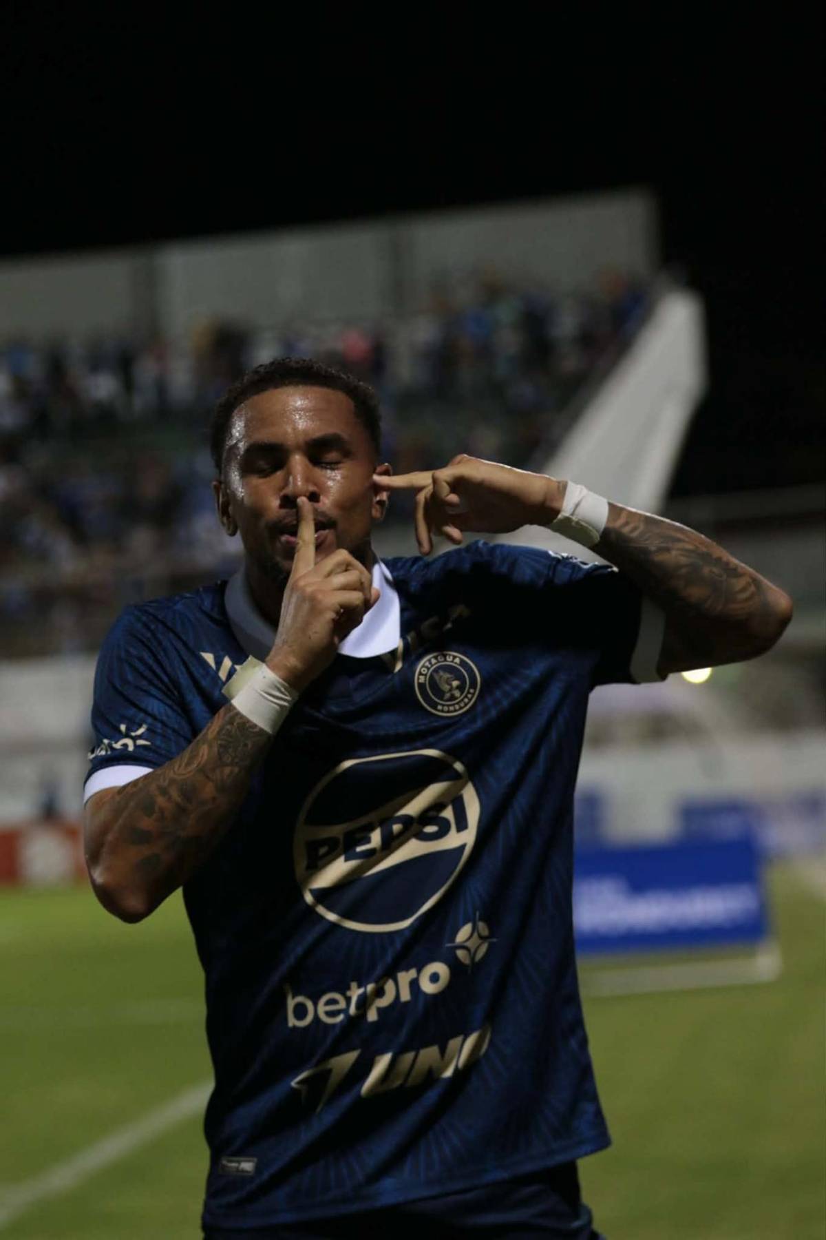 Pelea entre Génesis y Motagua, doble polémica con el FVS y el penal que falló Clever