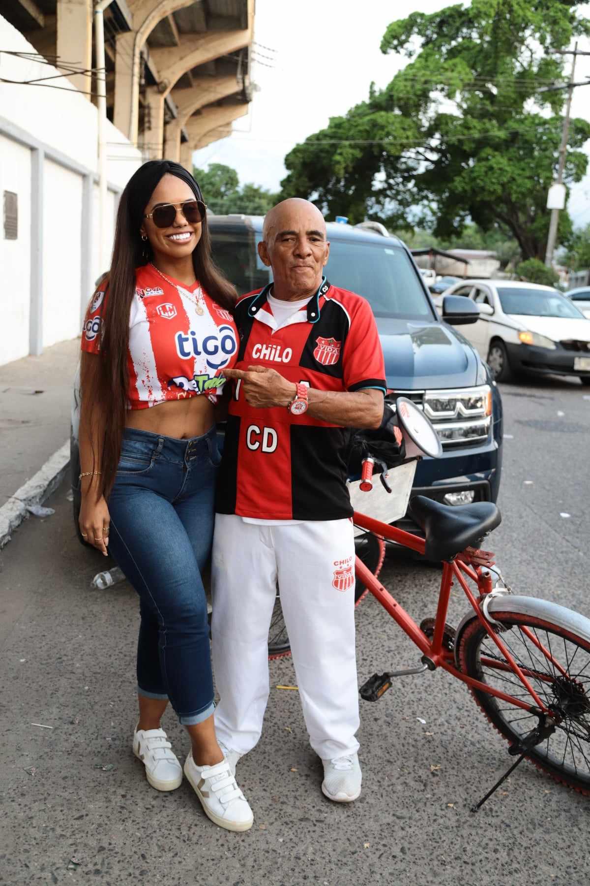 ¡Tremenda fiesta en La Ceiba! Aficionados del Vida se toman la calle festejando el triunfo que los acerca a la salvación