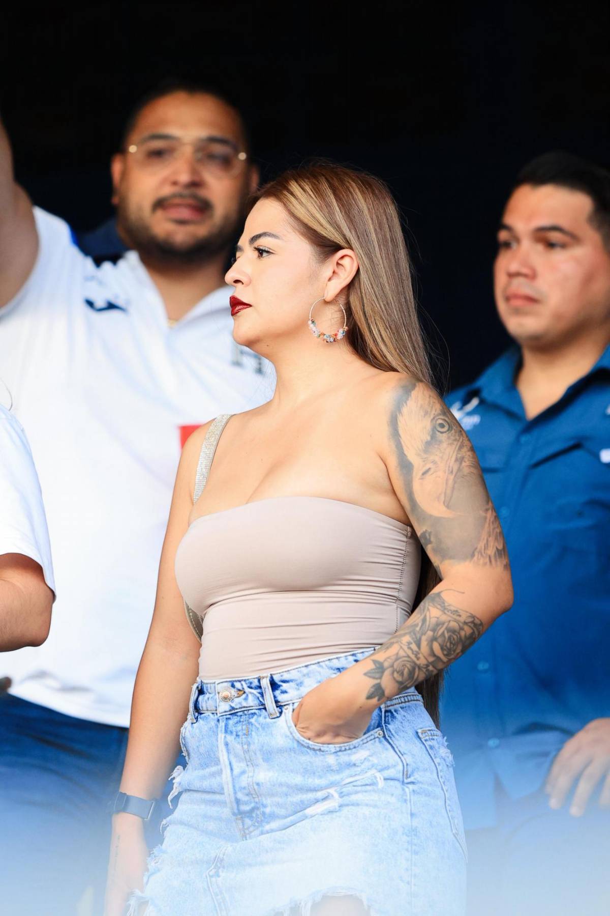 ¿Quién es la de azul? Las bellezas en el duelo de tiktokers Honduras-El Salvador; Milagro Flores levanta suspiros