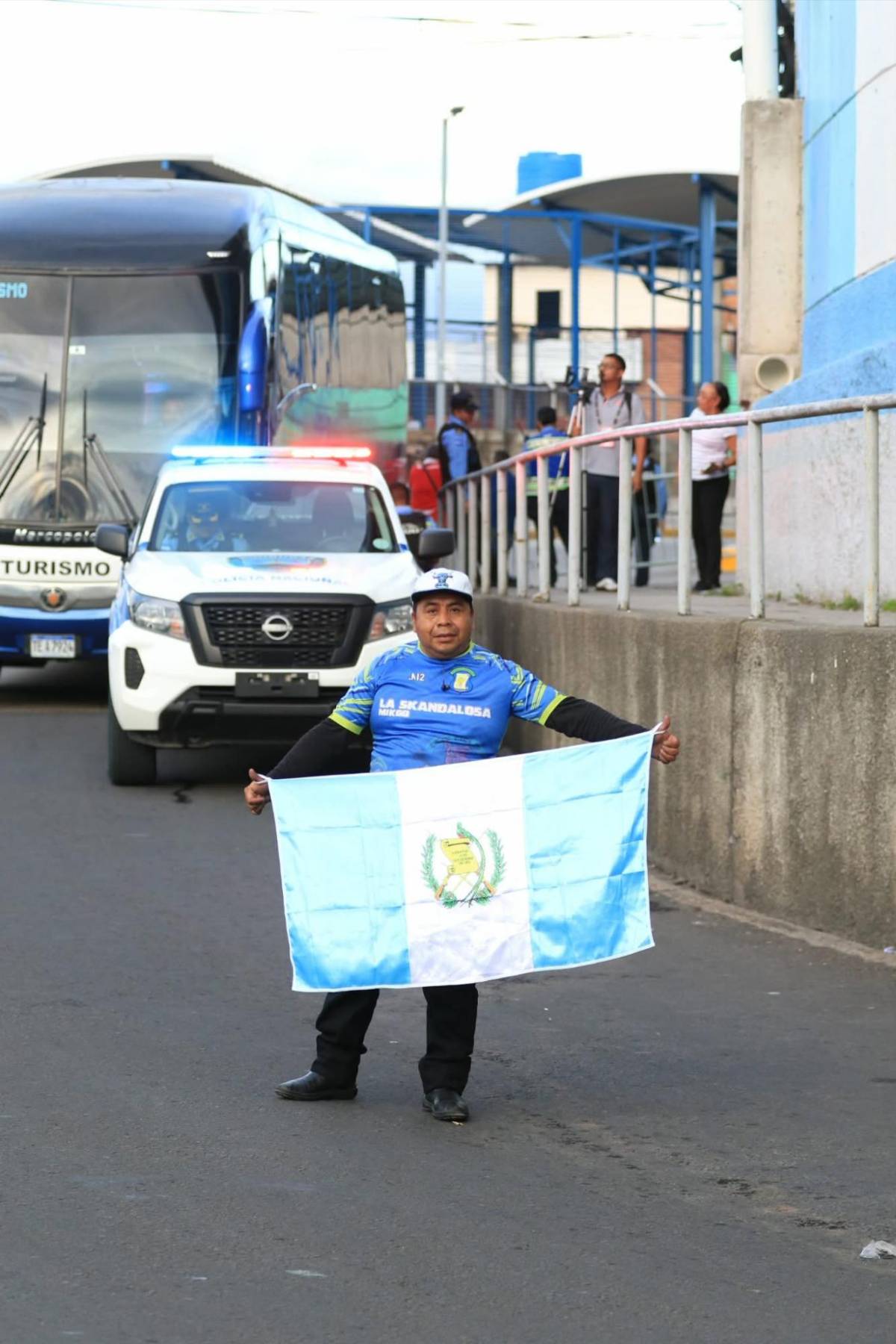 ¿Quién era la bella dama de blanco? Mixco sorprende con trajes y la Ultra se roba el show