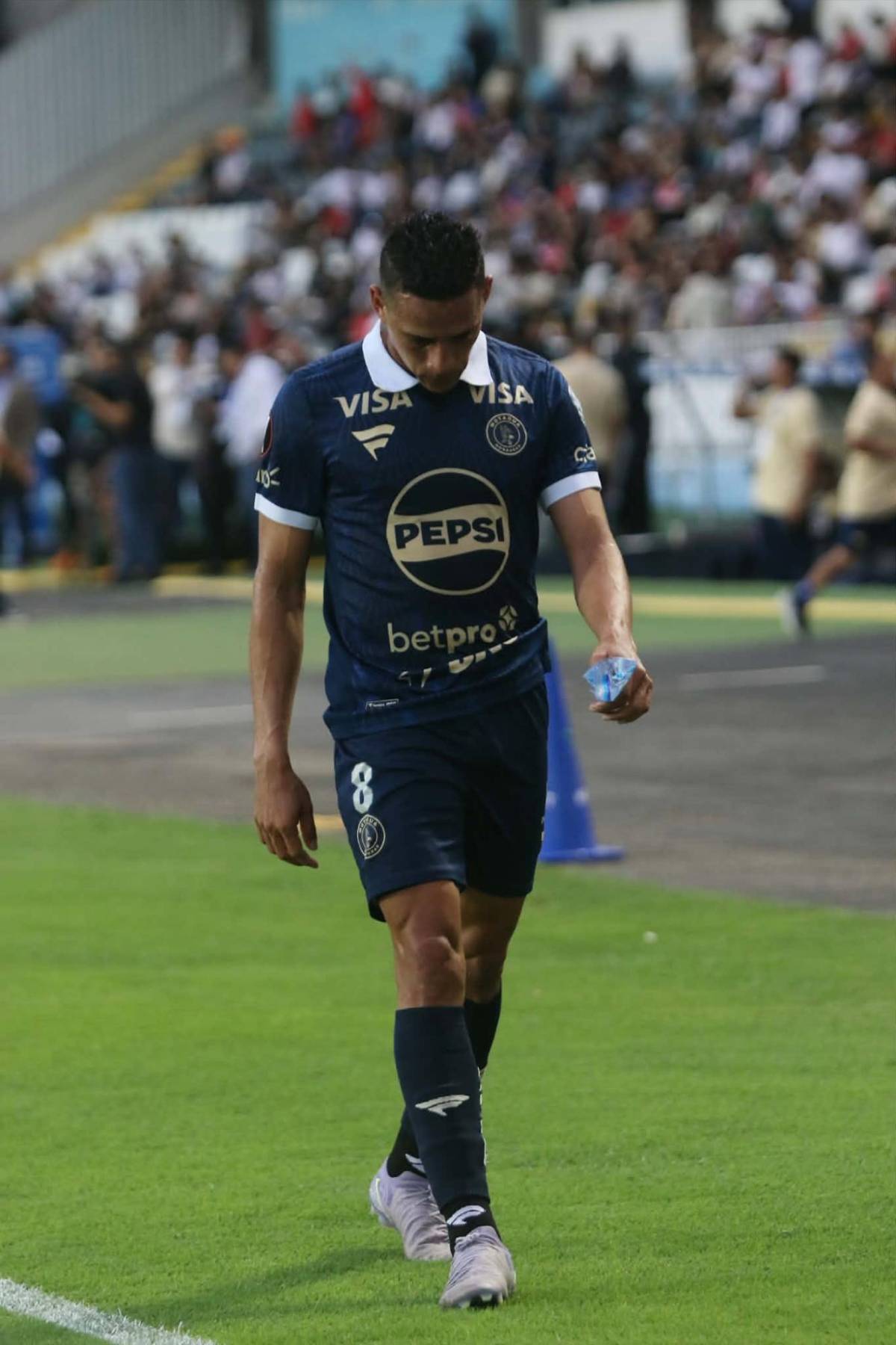 Así quedó el rostro de Edwin tras la agresión, el error y el gesto de Espinel