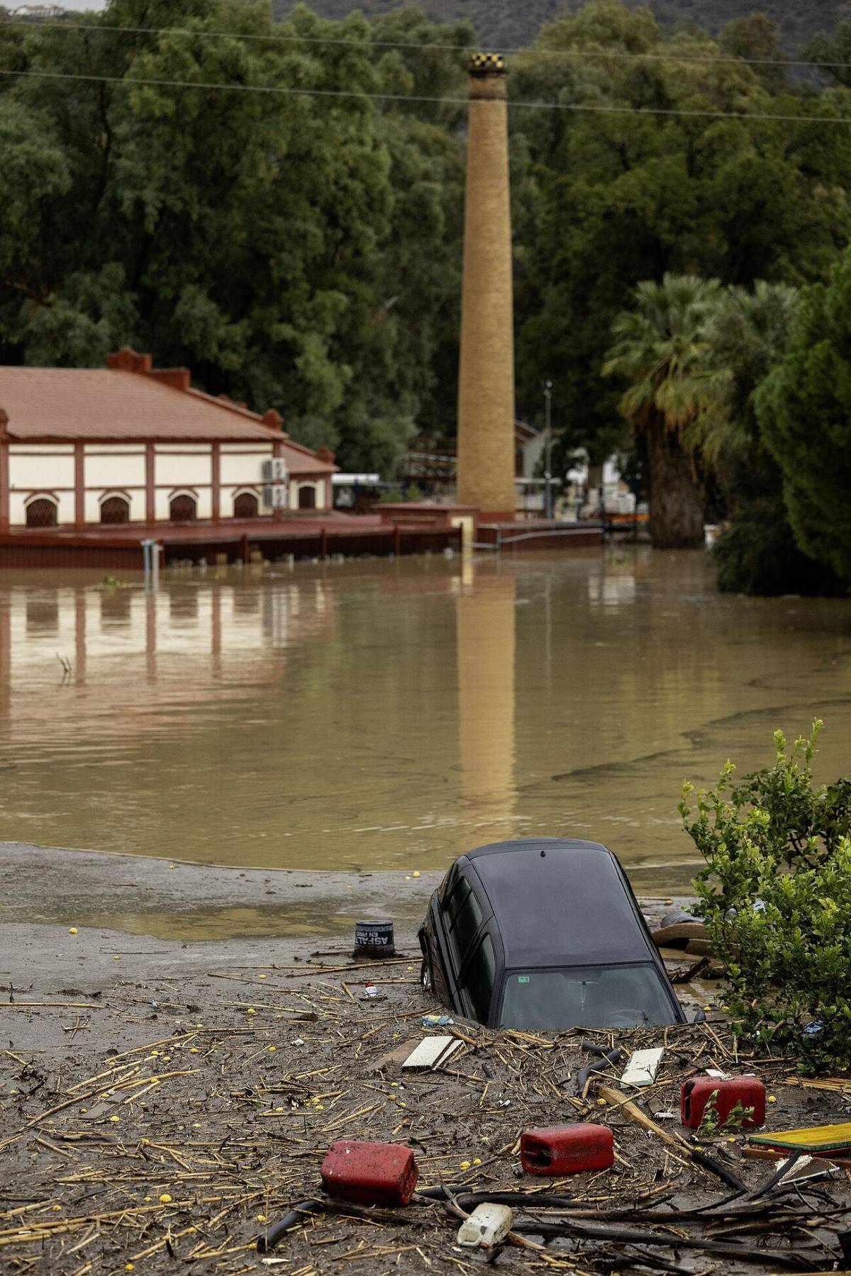 La trágica tormenta en Valencia: el número de muertos y el drama de ex futbolista del Real Madrid que causa indignación