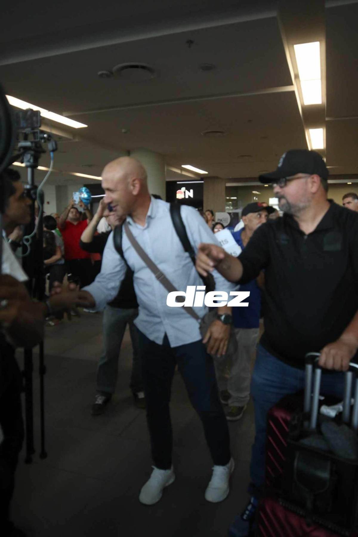 ¿Qué significa el amuleto en su mano?: así fue la llegada de Eduardo Espinel, nuevo técnico de Olimpia