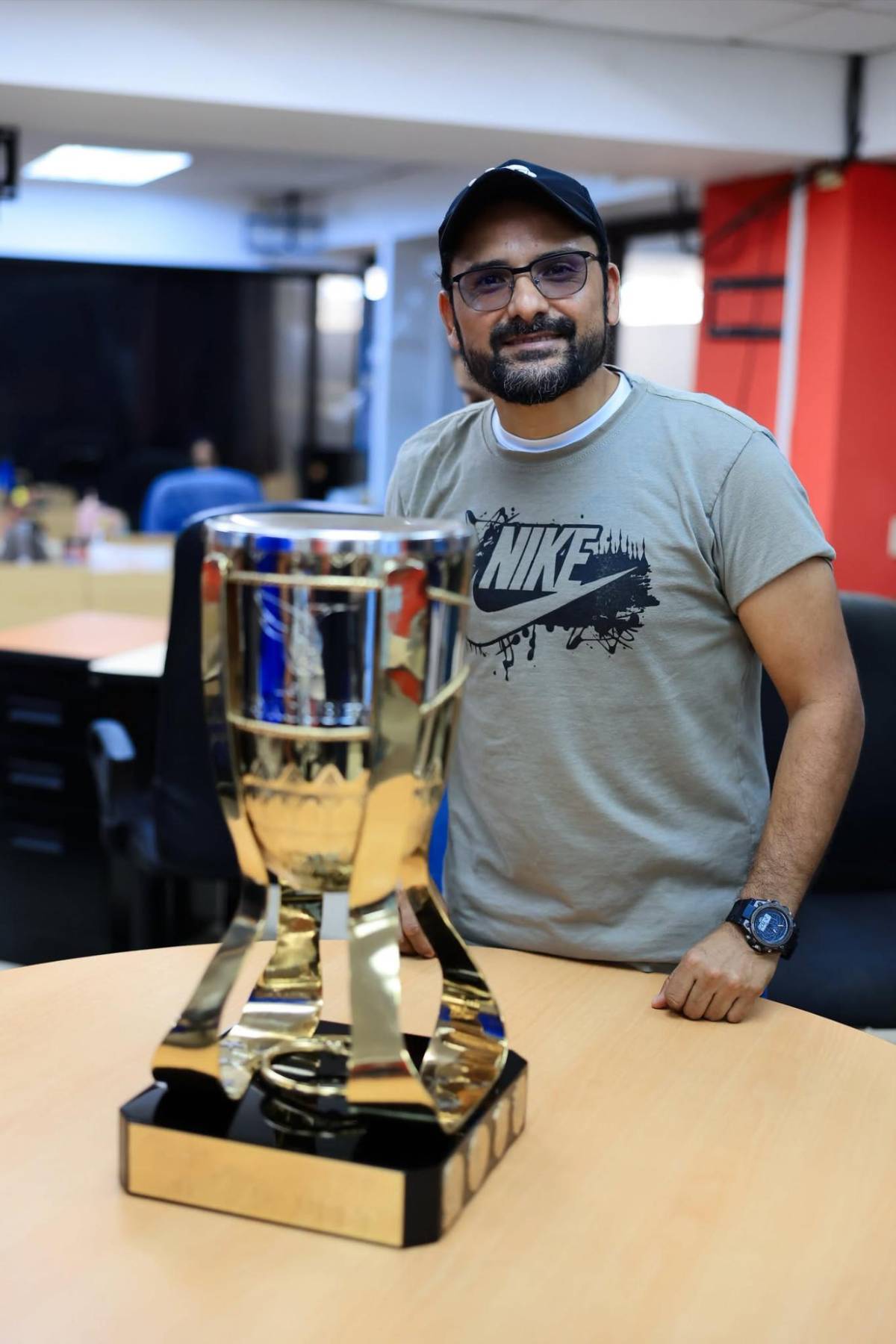 La Copa del próximo campeón de Liga Nacional visitó la sala de Redacción de DIEZ