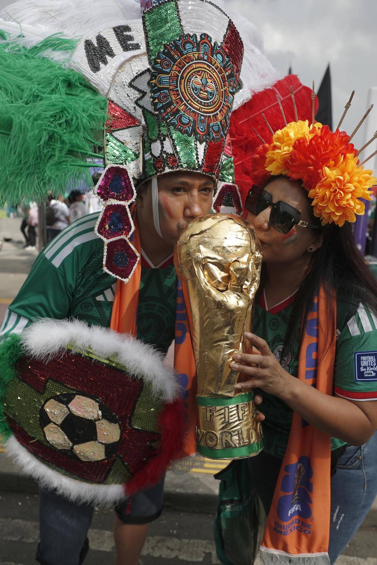 ¡El Azteca es una locura! Así se vive la fiesta previo a la inauguración del Mundial