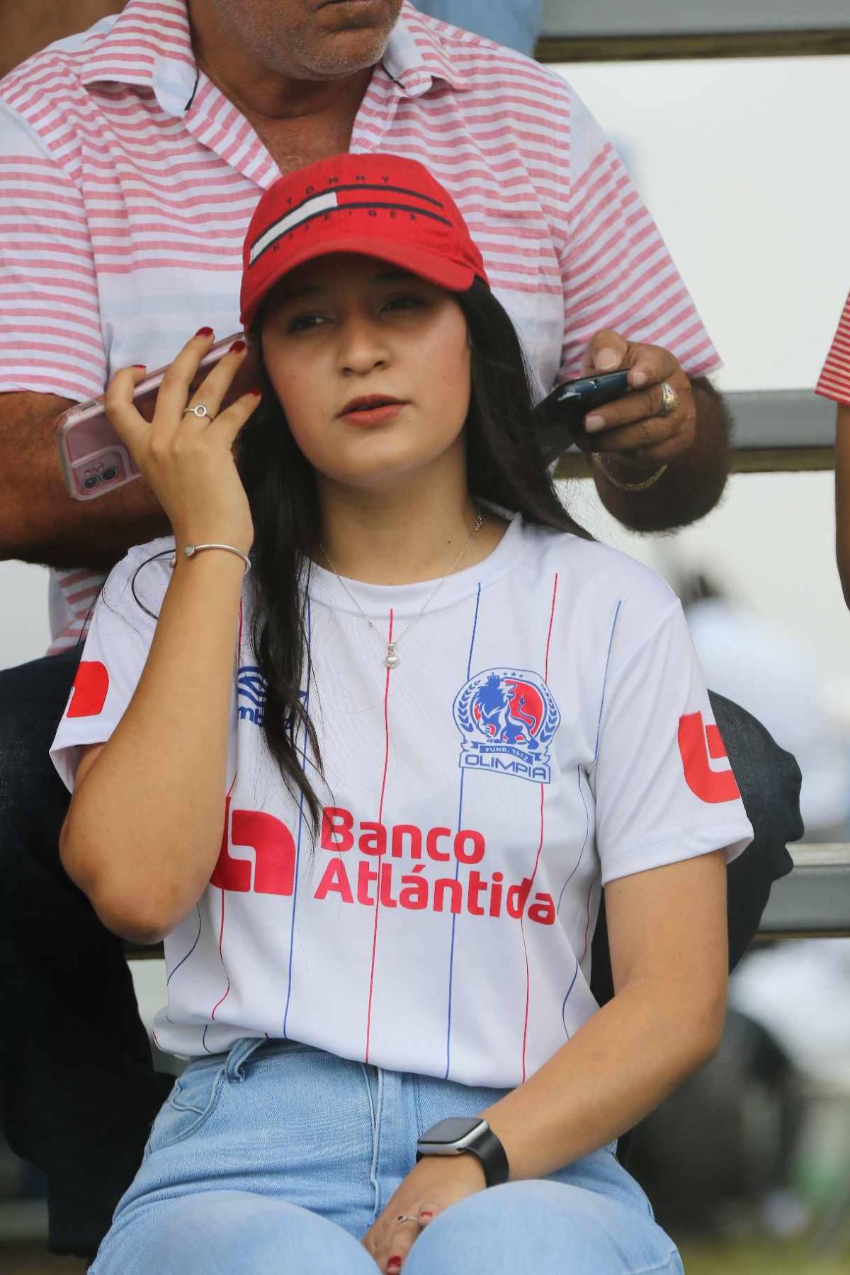 Las bellas olanchanas de San Francisco de La Paz se dejan ver, la preciosa aficionada de Olimpia y, ¿qué llevaba Marcos Montiel?