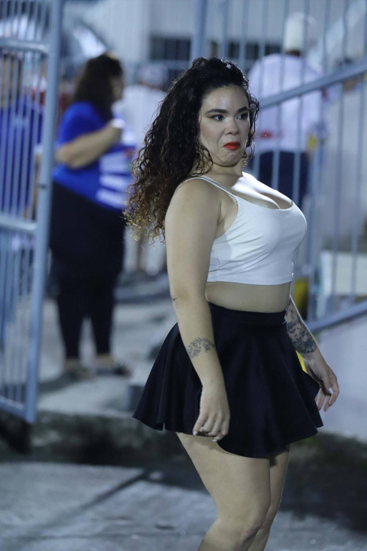 ¿Quién es la guapa colocha que robó suspiros en La Ceiba? La belleza y las familias coparon el duelo Victoria vs Olimpia