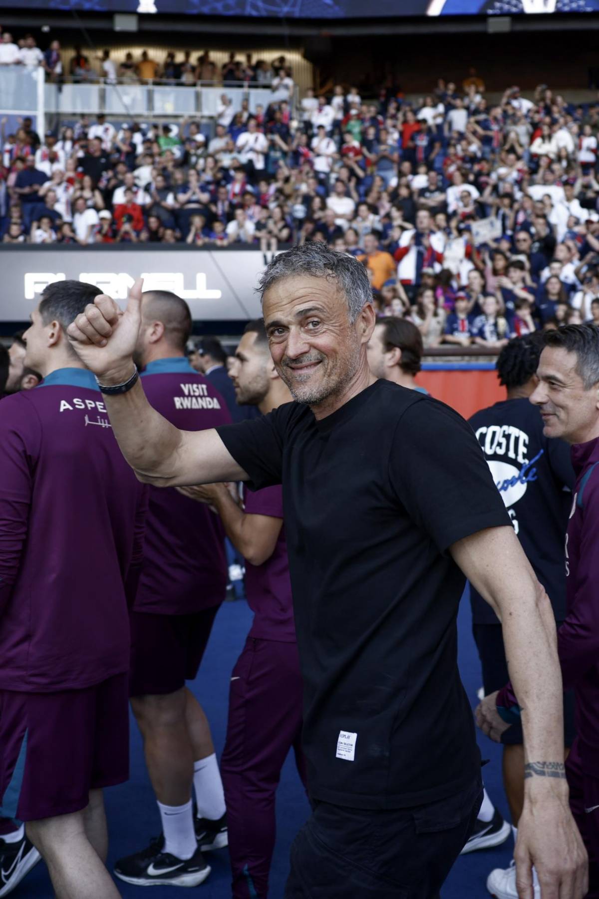 Besos, fiesta y Luis Enrique por los aires: PSG conquistó la Ligue 1 y así lo festejaron en la capital
