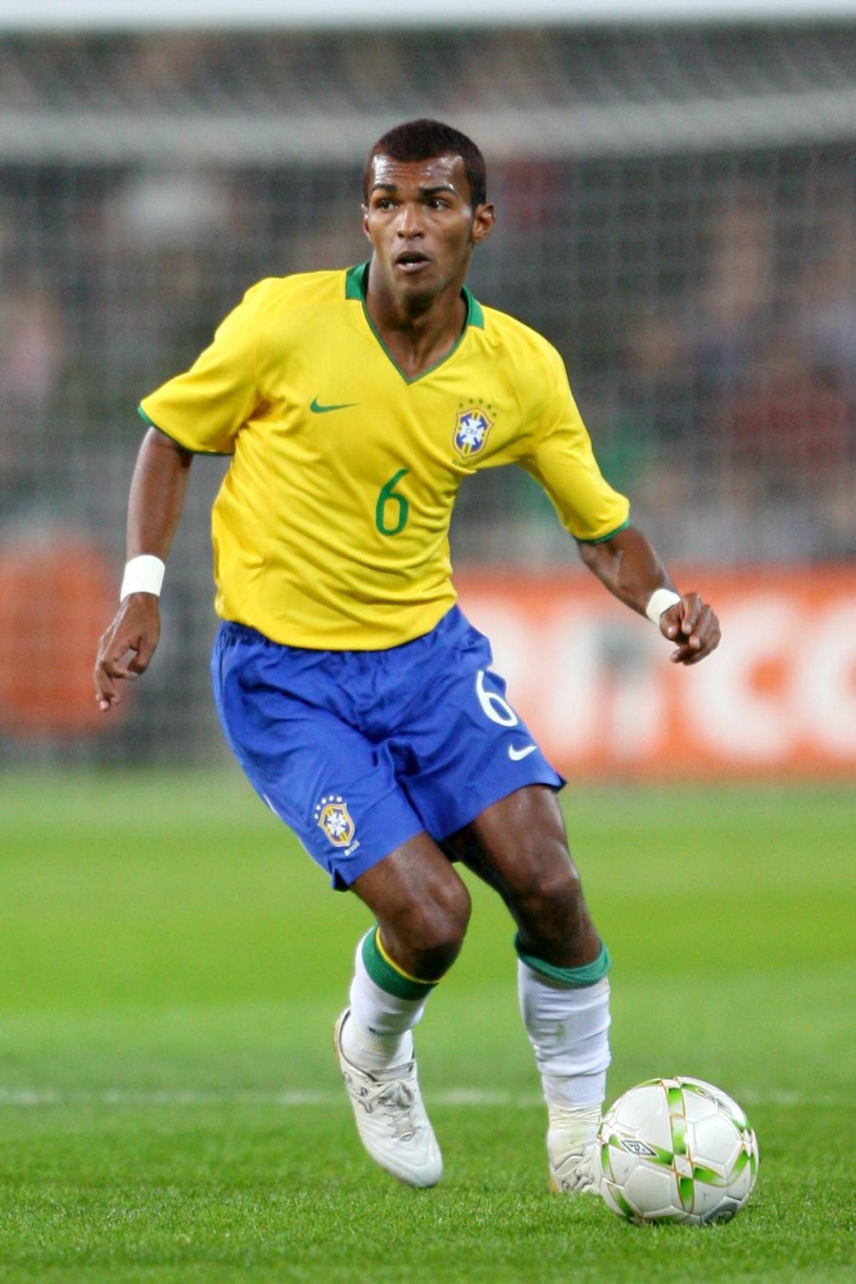 El primer futbolista brasileño en salir del clóset: ‘‘He tenido una relación con un hombre y una mujer; soy bisexual’’